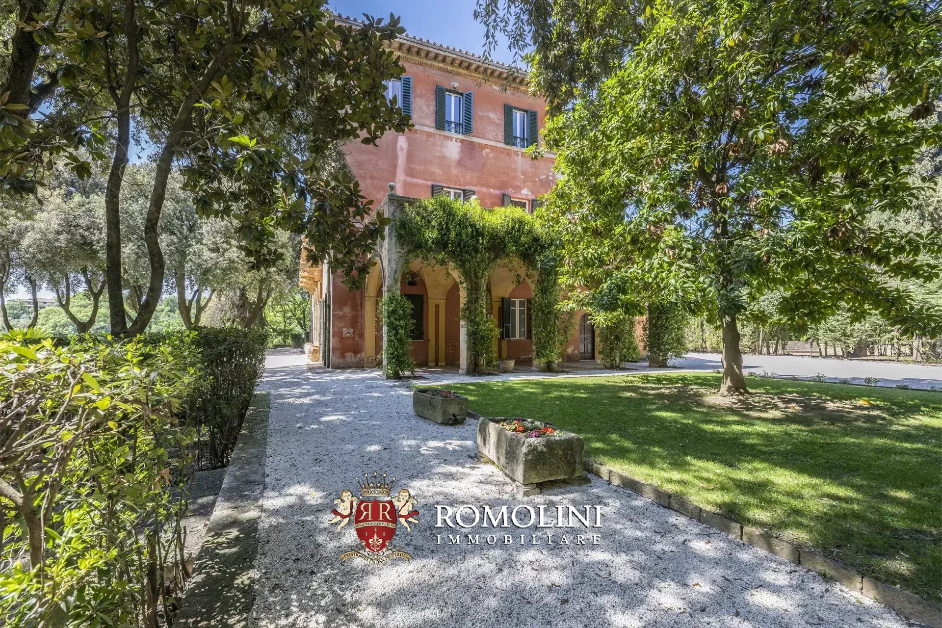 8 Bedroom Villa/Townhouse's Image 26