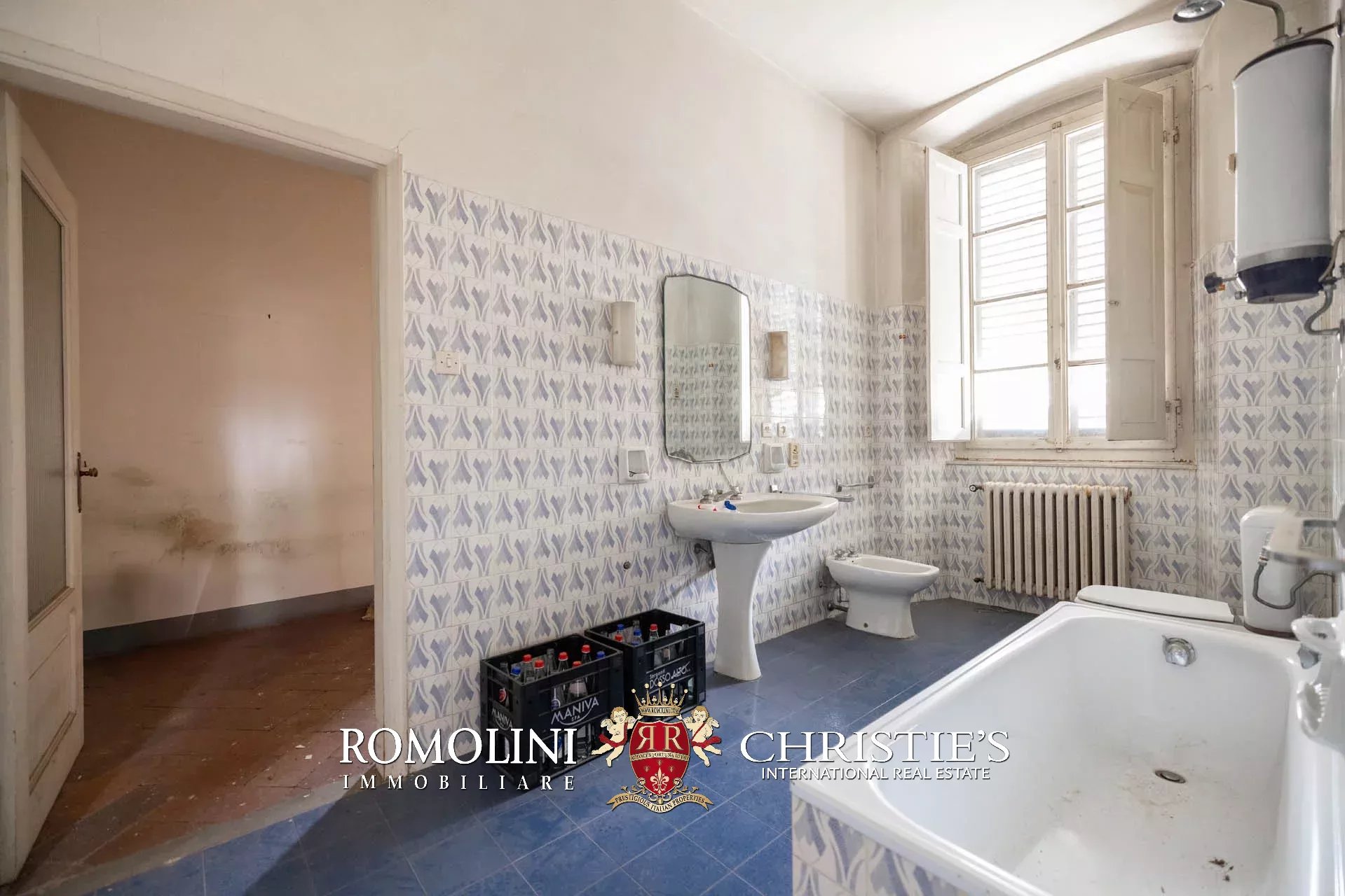 8 Bedroom Villa/Townhouse's Image 38