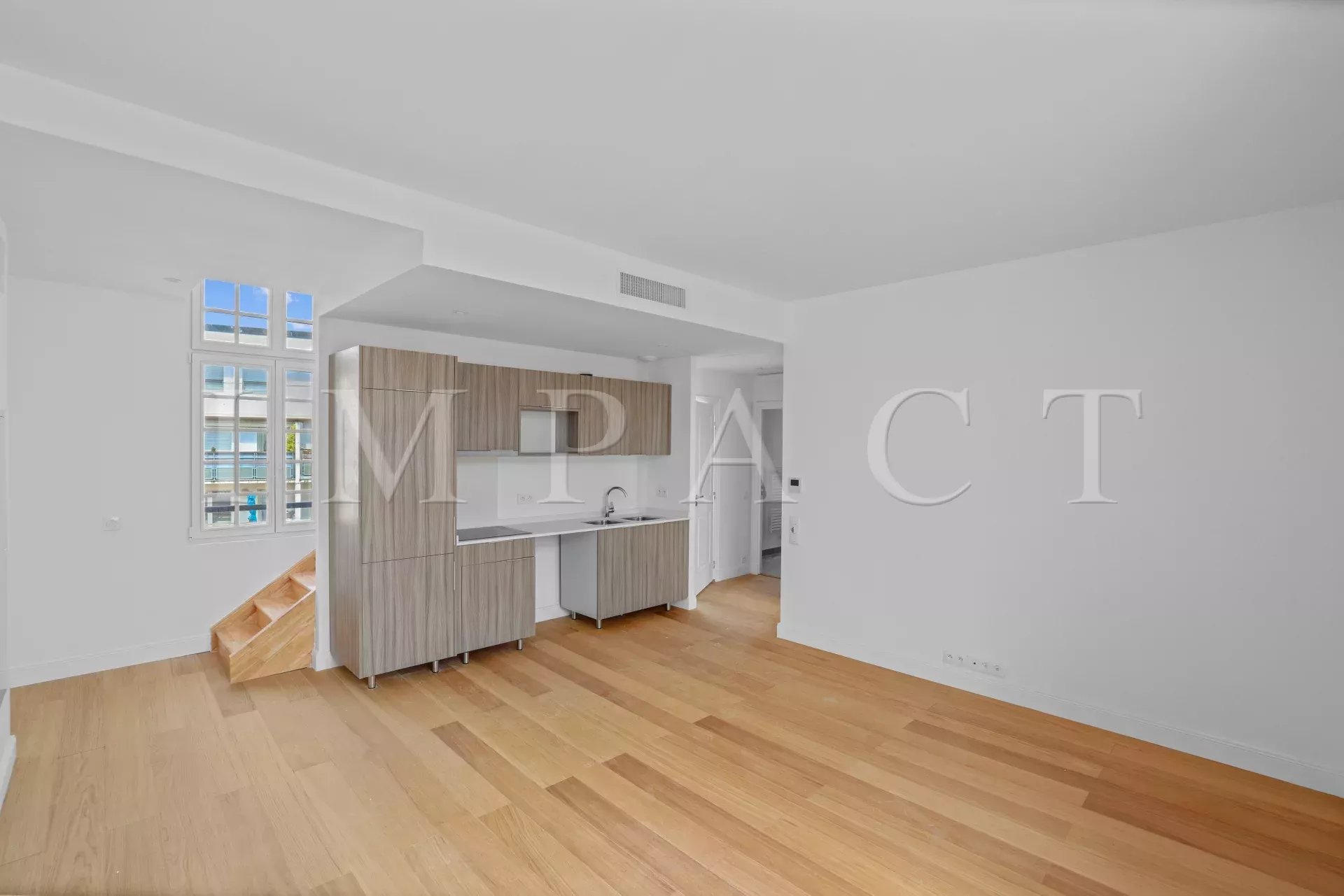 EXCLUSIVITÉ : Antibes, Le Grand Hotel, bel appartement 4 pièces en duplex à vendre