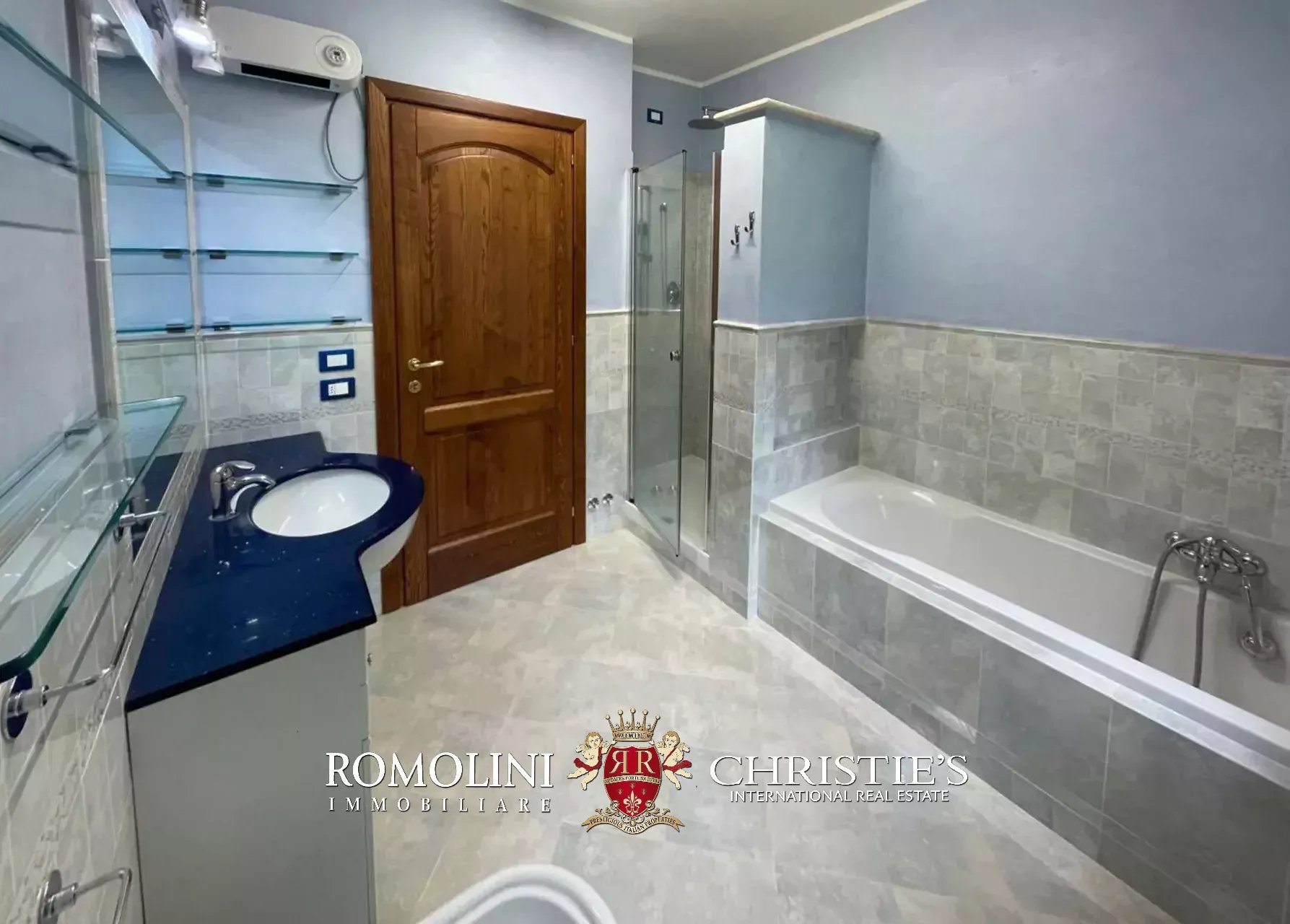 7 Bedroom Villa/Townhouse's Image 18
