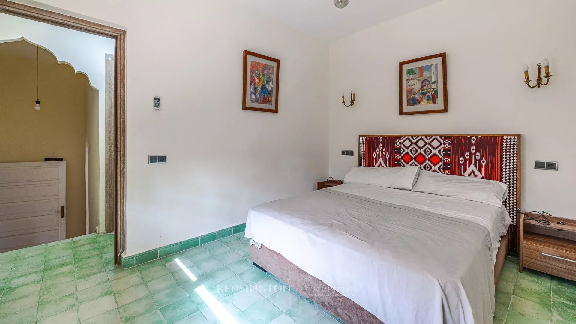 8 Bedroom Villa/Townhouse's Image 11