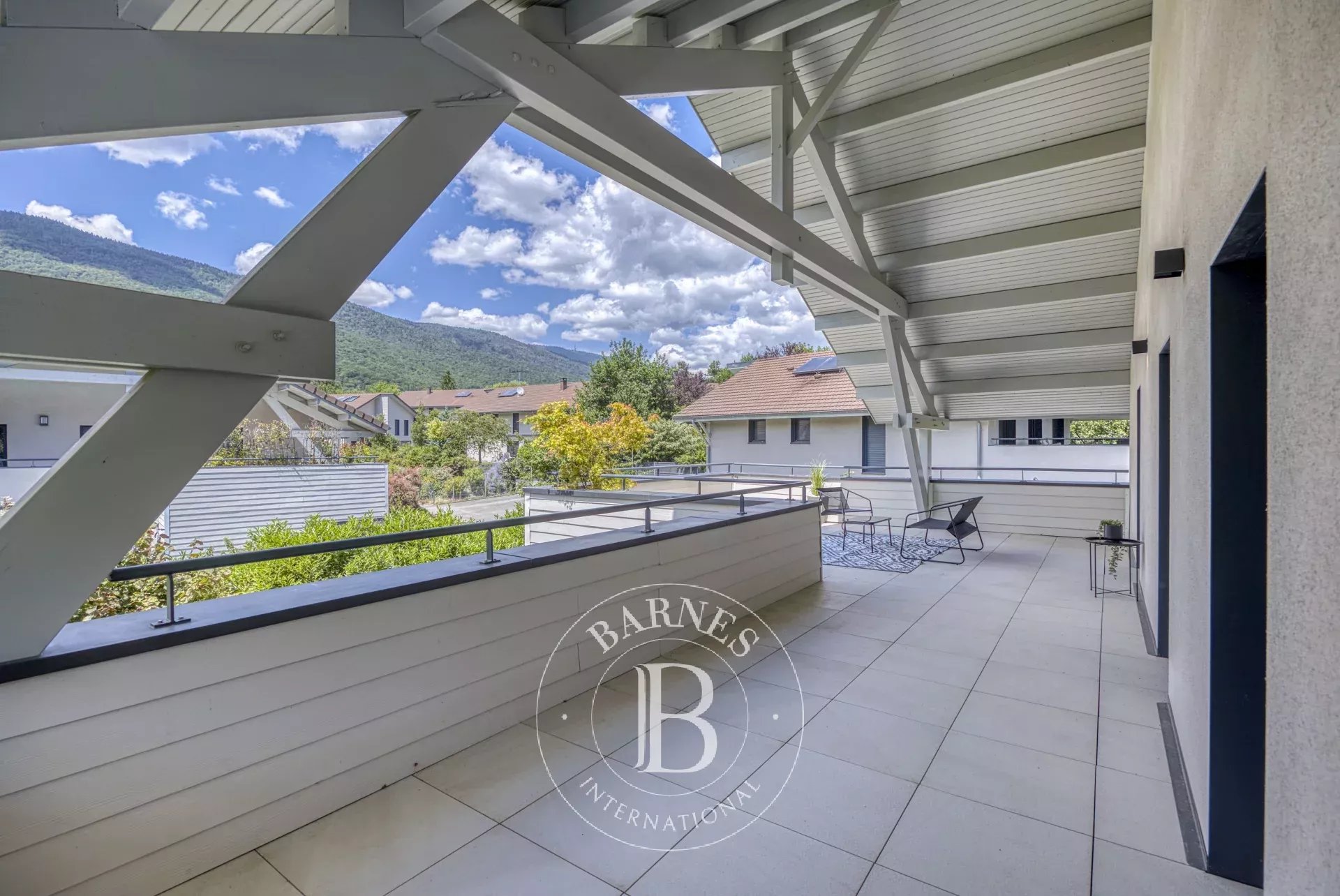 BARNES Pays de Gex – DIVONNE-LES-BAINS – SECTEUR RÉSIDENTIEL – VILLA D’ARCHITECTE RÉNOVÉE AVEC PISCINE - picture 25