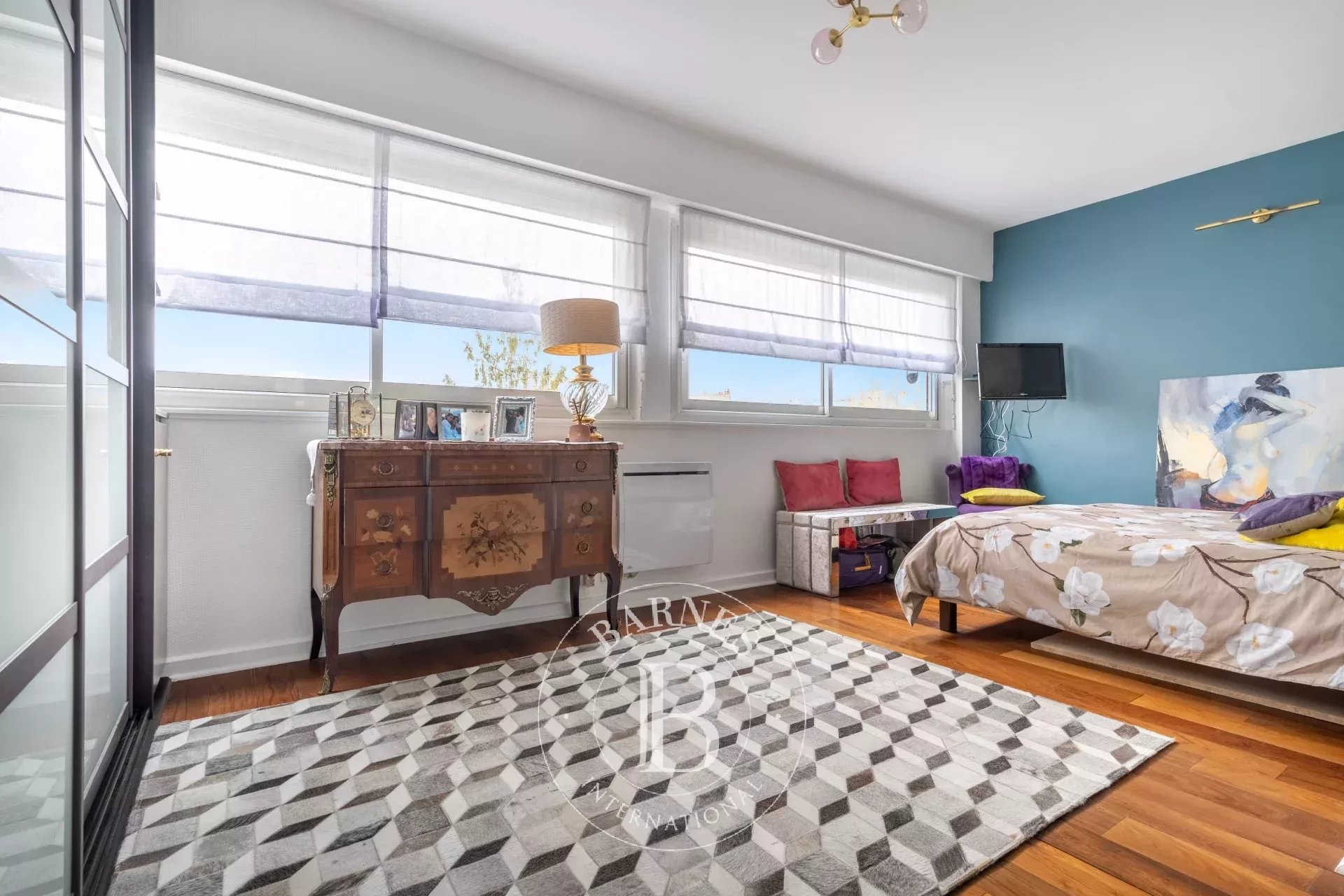Neuilly - château-Nortier - 148m² (1,593 sq ft) duplex - 186m² (2,002 sq ft) converted rooftop - picture 10