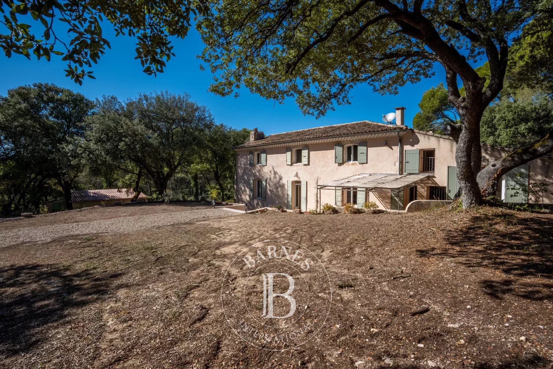COUNTRY OF AIX EN PROVENCE - GATES DU LUBERON - CASTLE AND MAS 18th CENTURY - 6 ROOMS - ANNEXES - FOREST ESTATE 70 HA - PANORAMIC VIEW - picture 4
