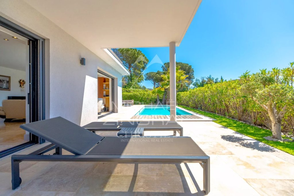 Villa for sale in Sainte Maxime — Luxury villa with high-end amenities and wellness areas