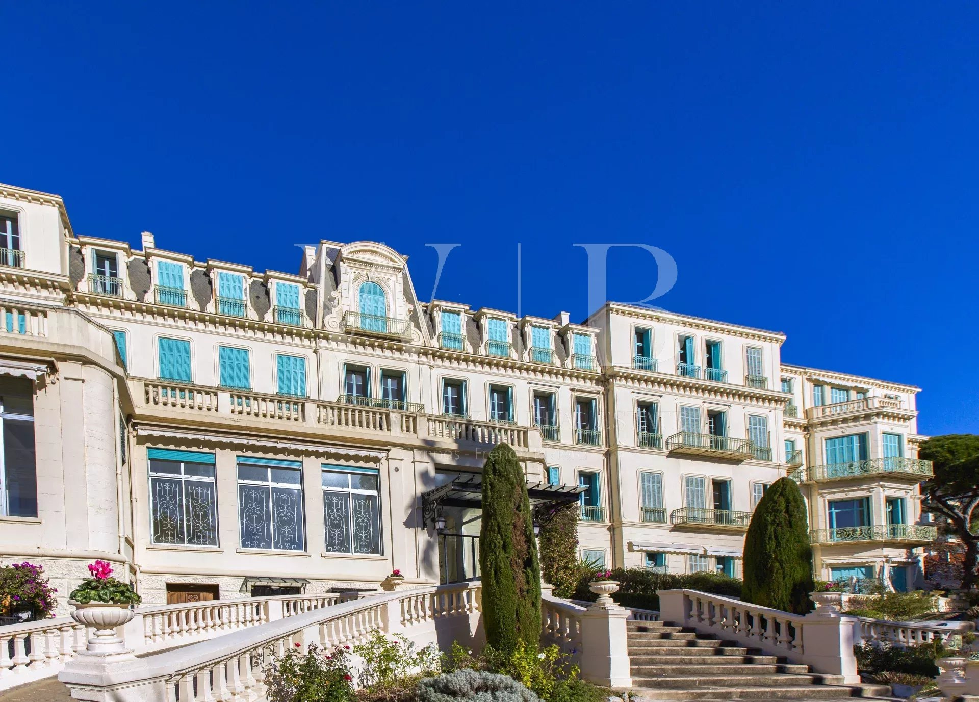 Agence immobilière de WILLIAM BOUZAT REAL ESTATE – Cannes French Riviera