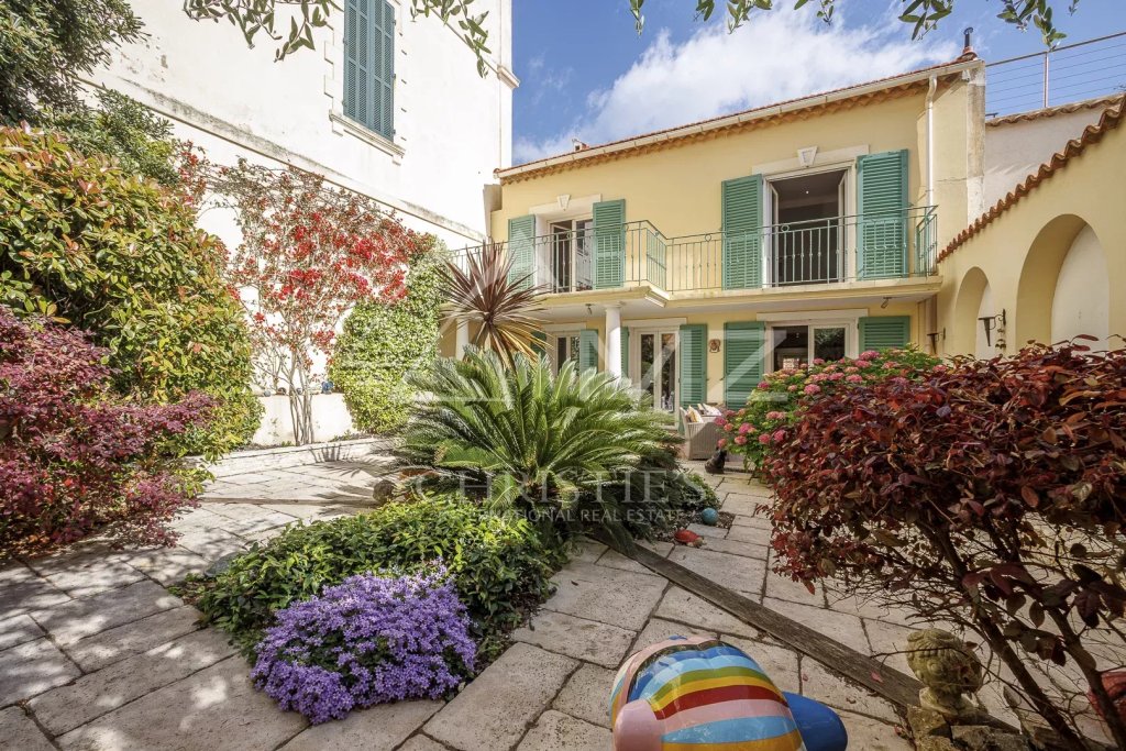 Villa for sale in Cannes — Cannes Palm Beach - Rare - Walking distance from the beaches