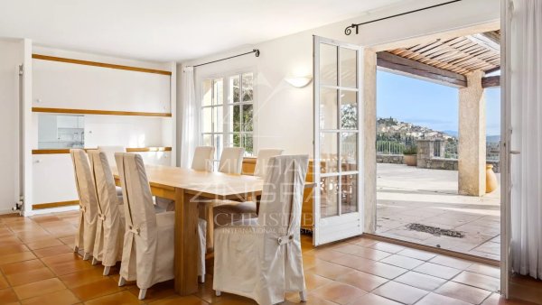 Charming villa with panoramic views in the heart of a sought-after private estate — photo 3