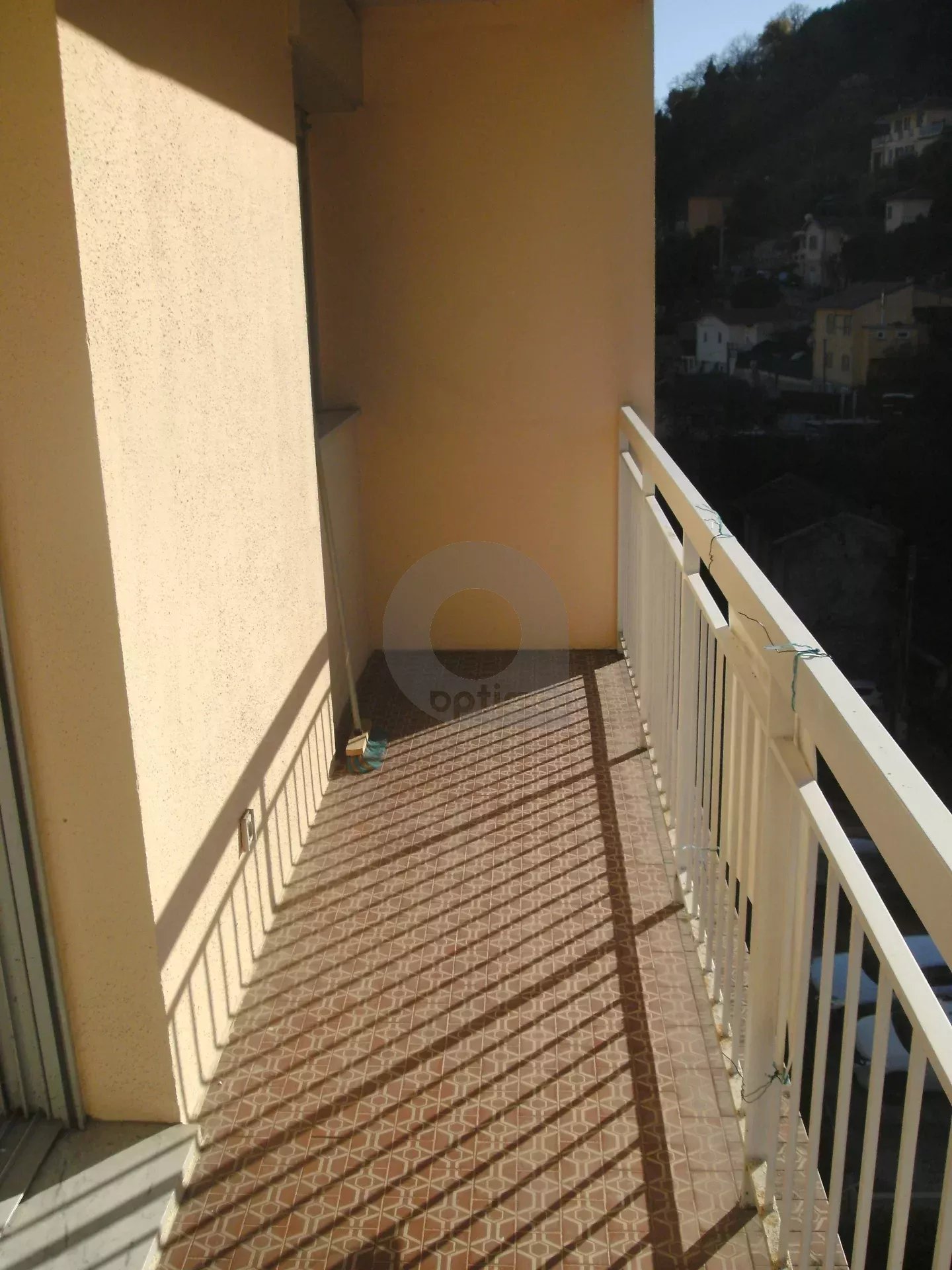 Ideal investor Studio terrace parking and tenant in place!
