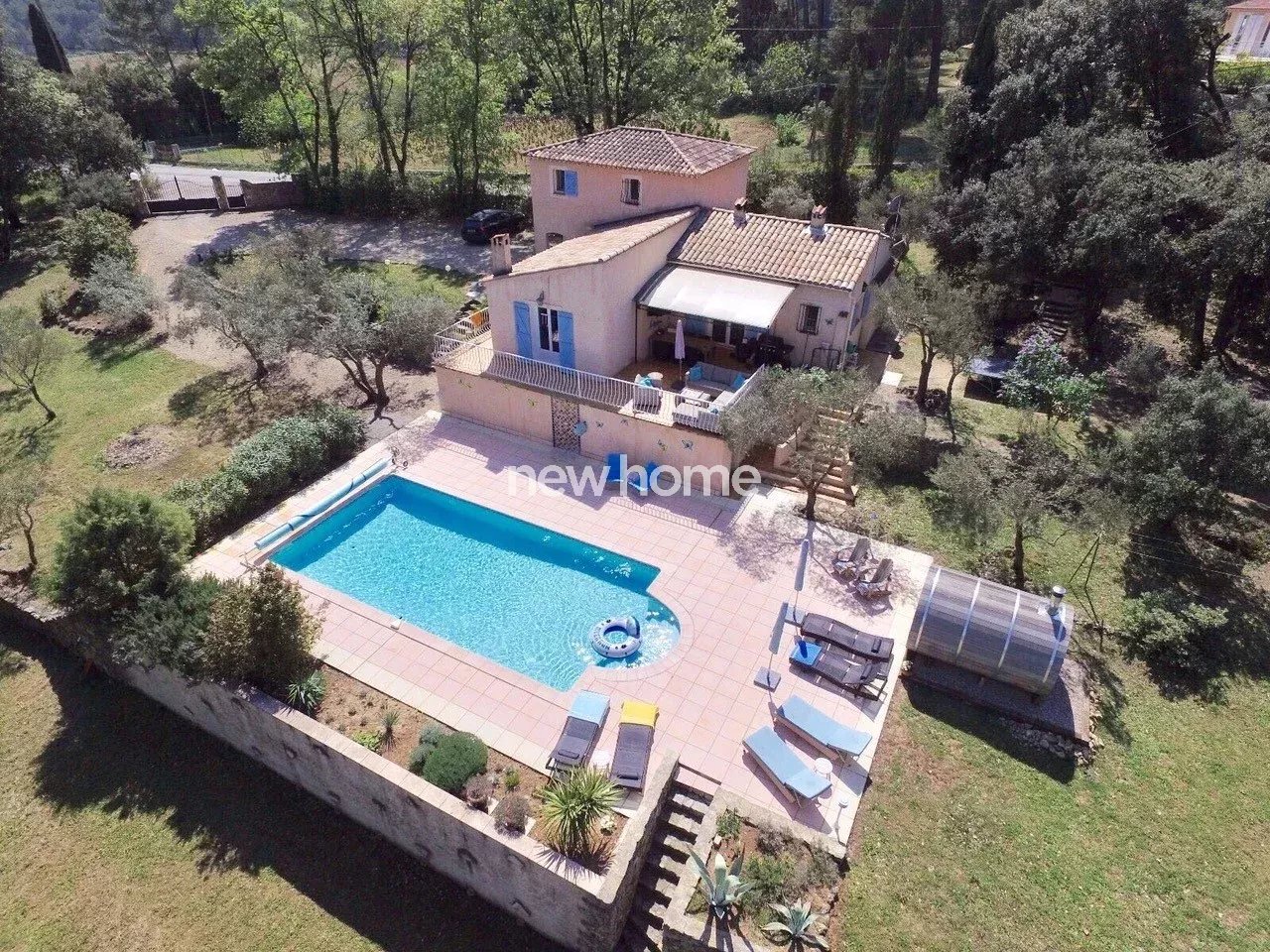 Villa avec piscine et une belle vue
