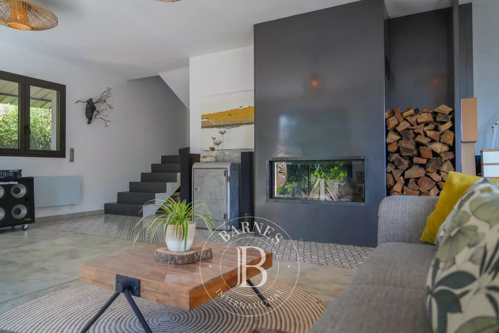 Ucciani, 3-Bedroom Villa with Panoramic Mountain Views - picture 12