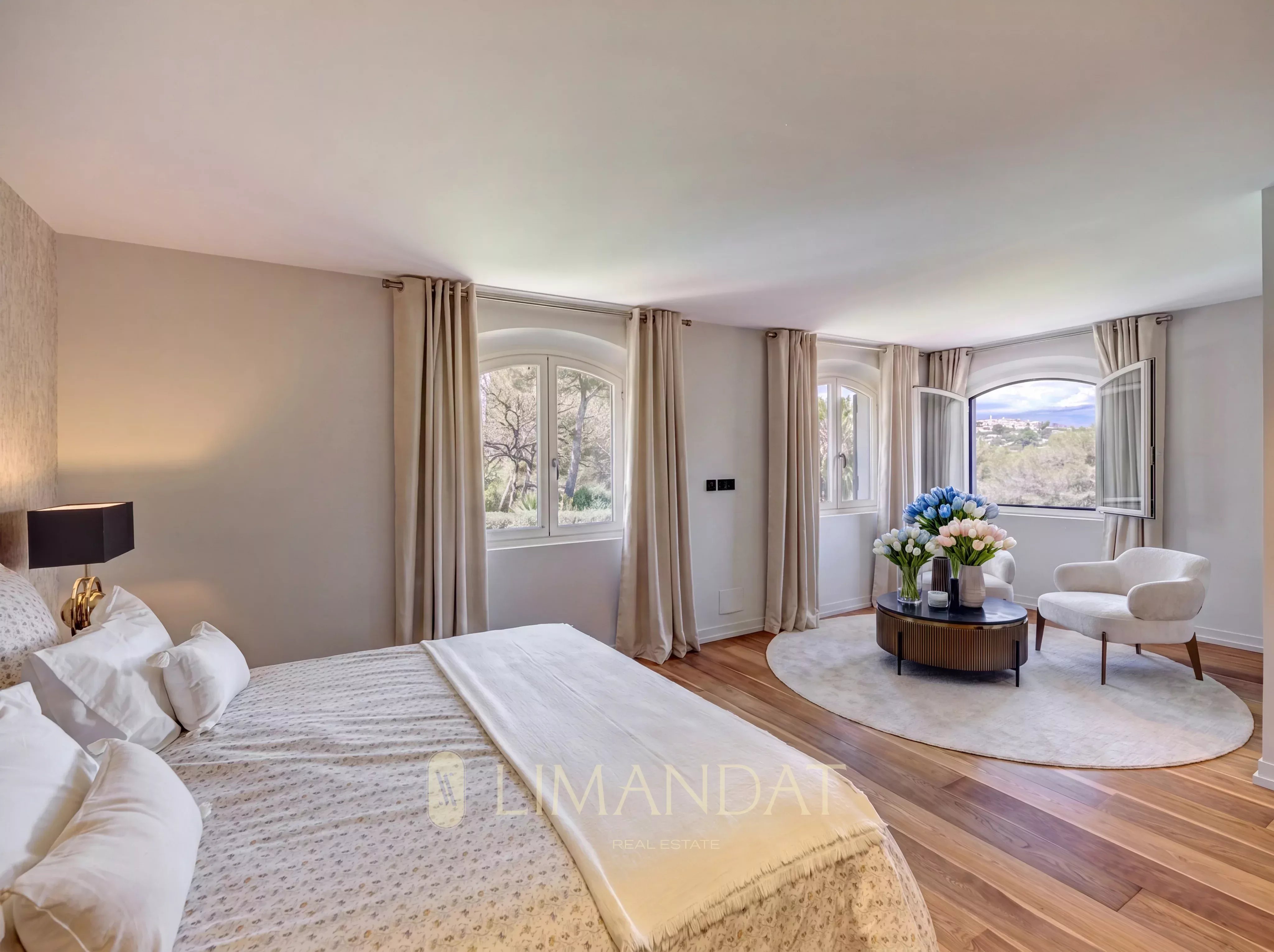 Location longue durée | Mougins – Villa néo-provençale 5 suites, piscine, parc paysager 3 500 m²