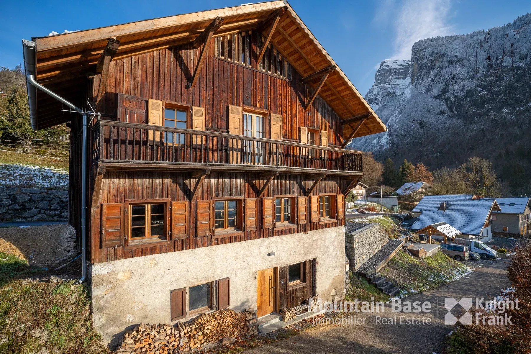 Photo of Beautiful 4 bedroom chalet in Samoëns