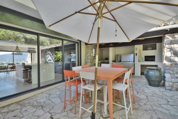 Cannes: absolute calm and close to amenities, villa with pool — photo 3