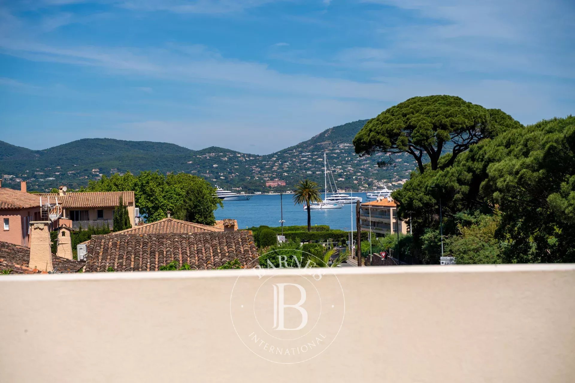 SAINT-TROPEZ – CLOSE TO VILLAGE – RENOVATED HOUSE WITH 5 BEDROOMS AND POOL - picture 15