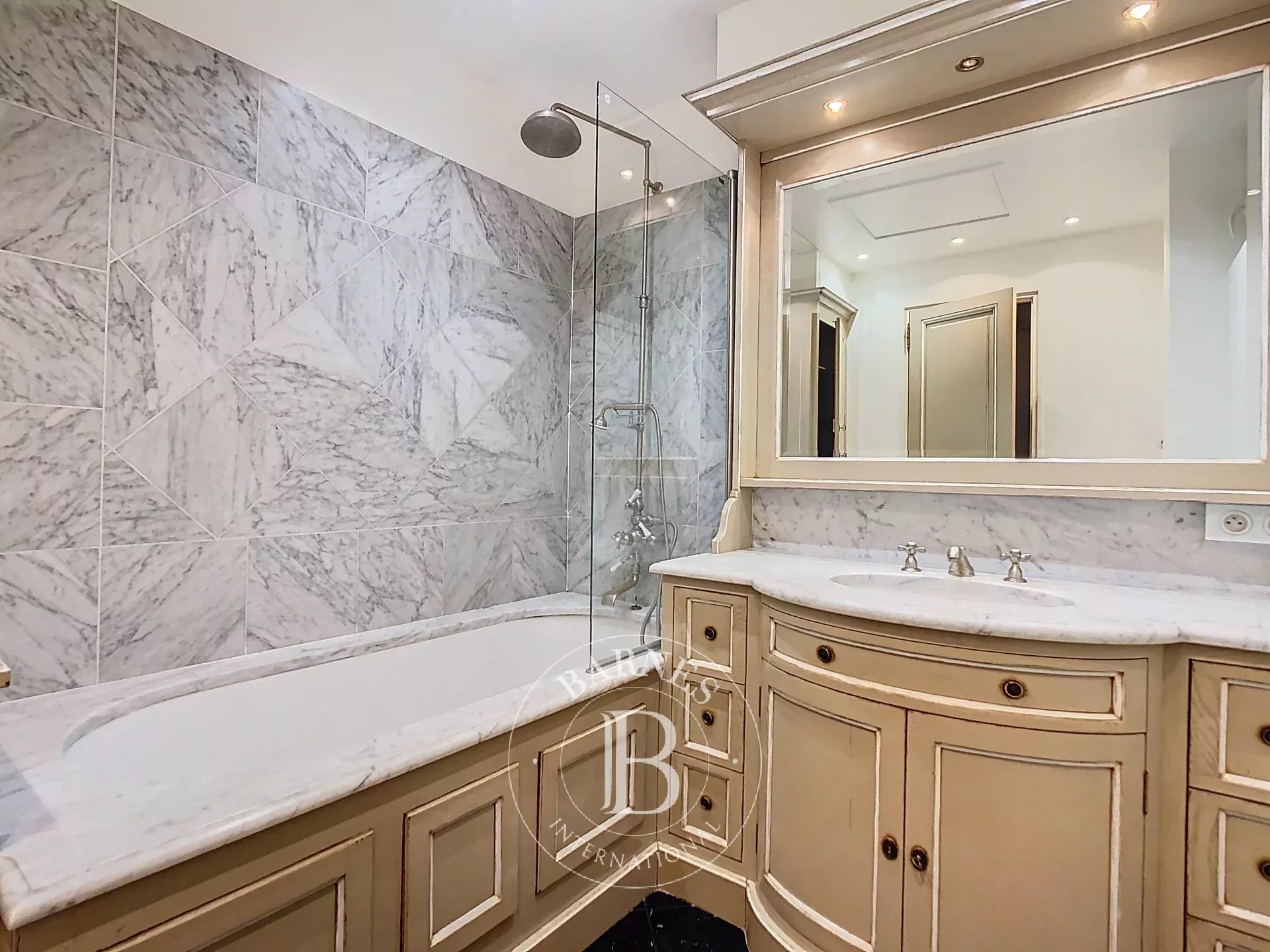 Daire Paris 8ème - picture 7