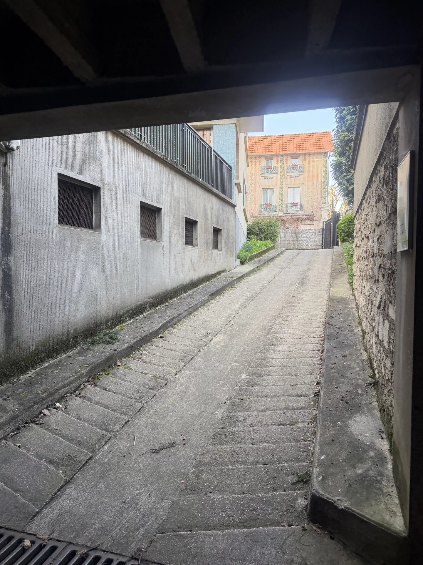 94410 Saint Maurice - Box fermé - Image Array