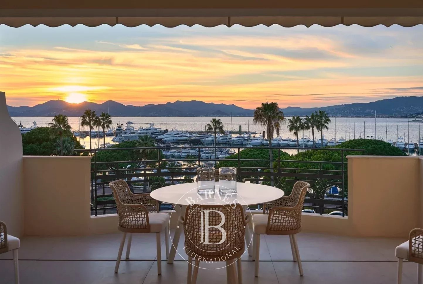 CANNES POINTE CROISETTE - 2 BEDROOMS - TERRACE - SEA VIEW