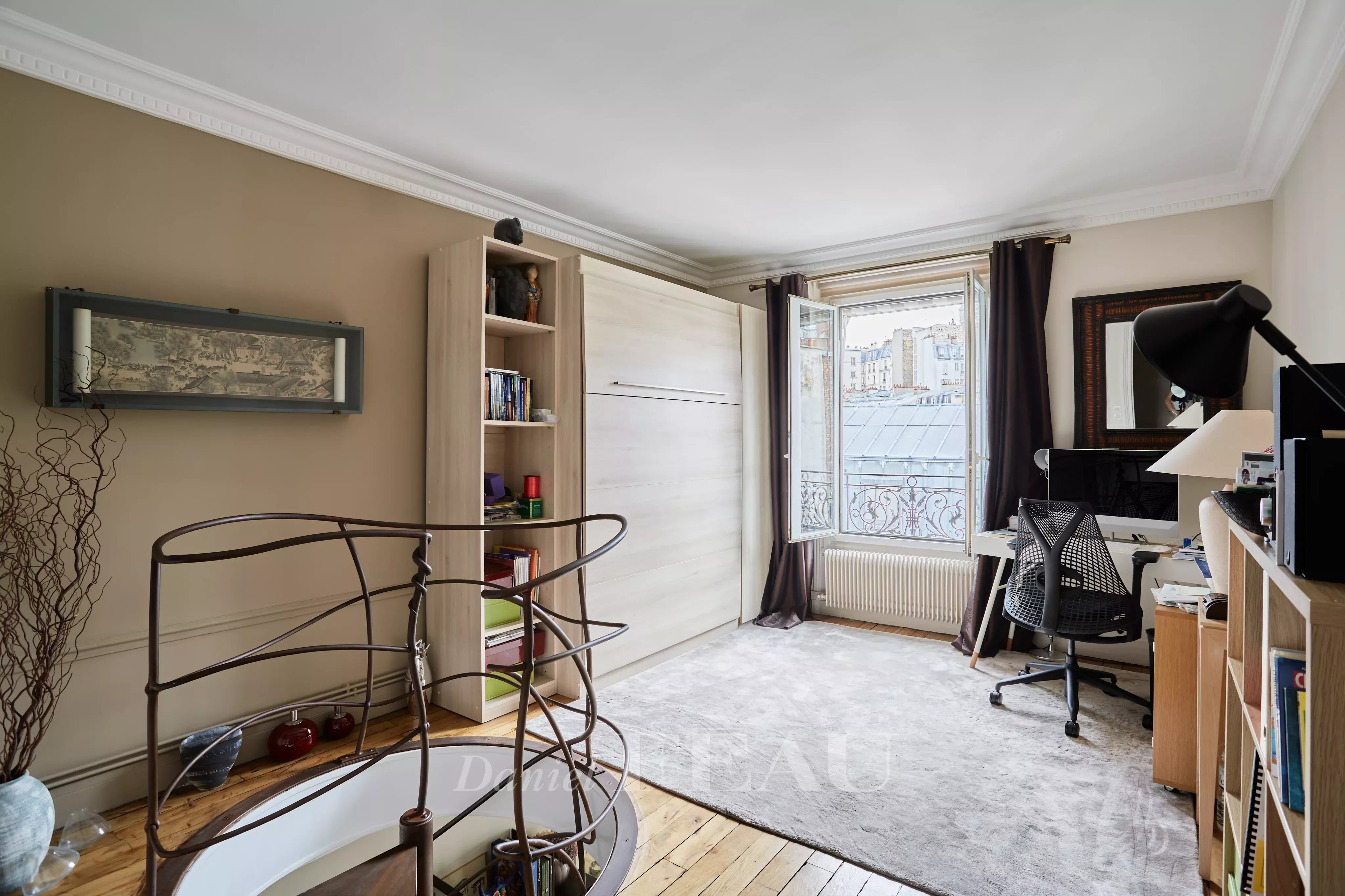 Bureau / Chambre d'appoint au 6ème avec vue Sacré-Coeur