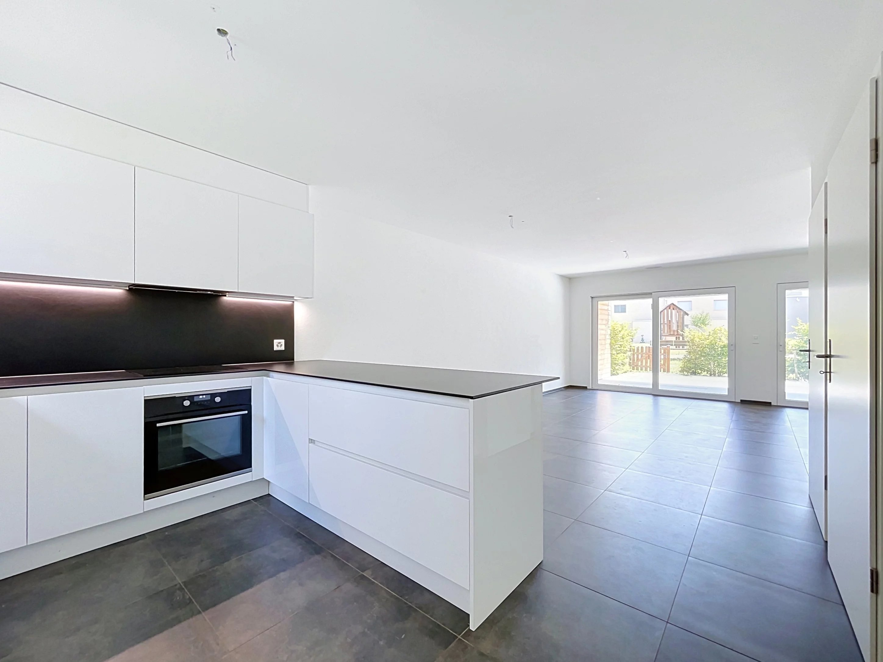 Villa contemporaine avec jardin et terrasses
