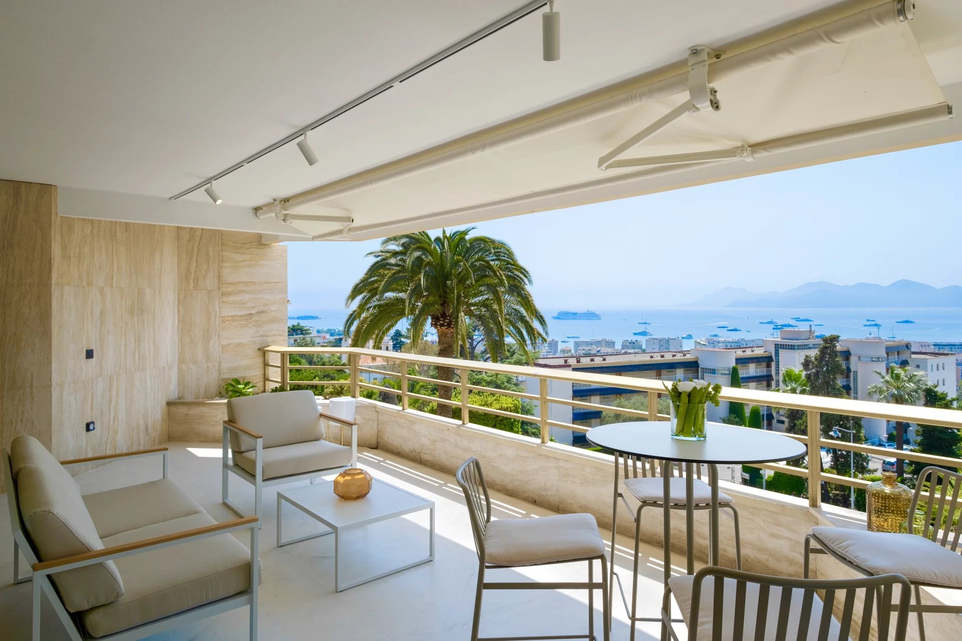 Cannes Californie. somptueux 4 p avec vue mer pano et parking