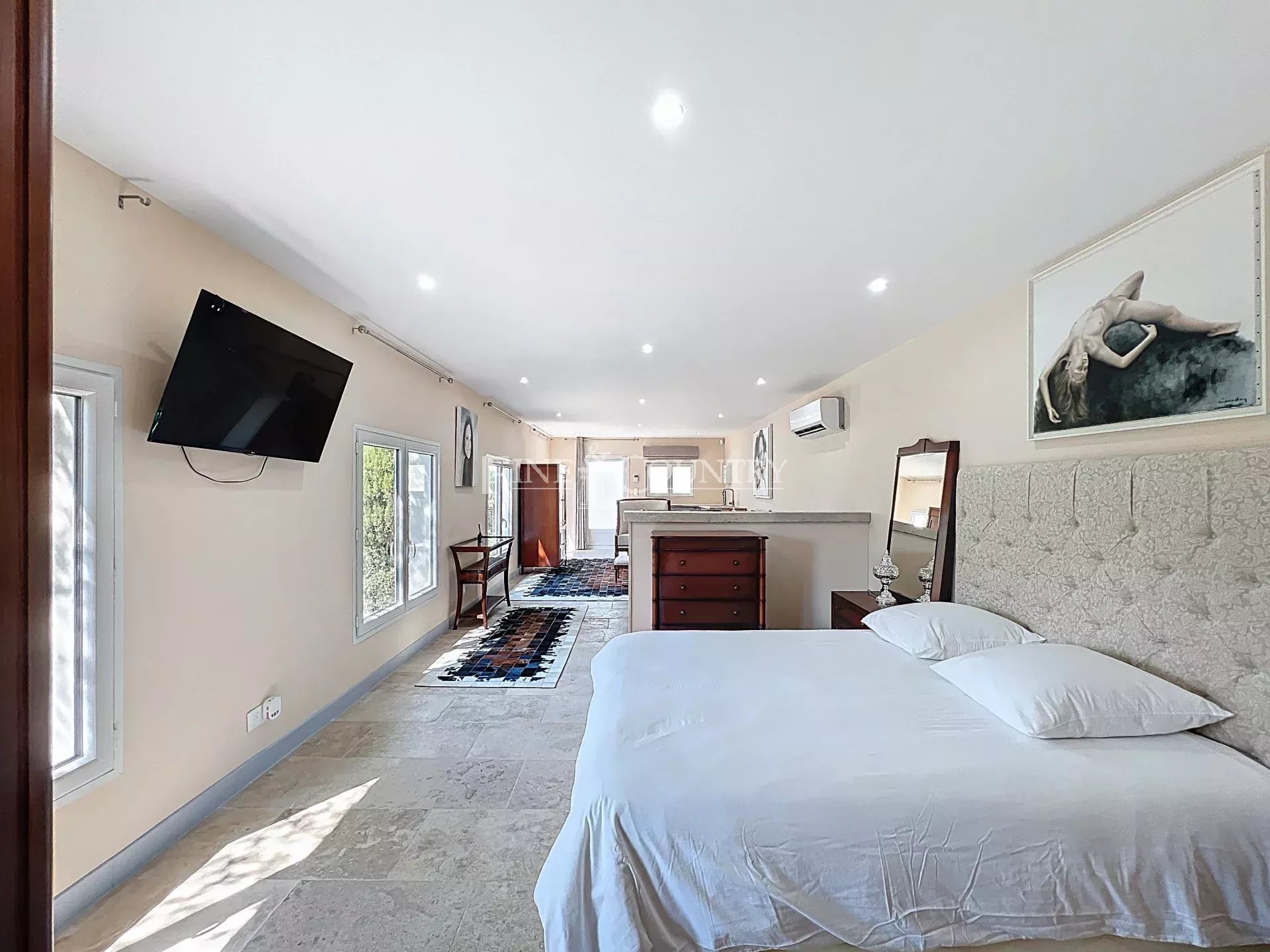 Photo of For sale Villa in Grasse with 3 apartments