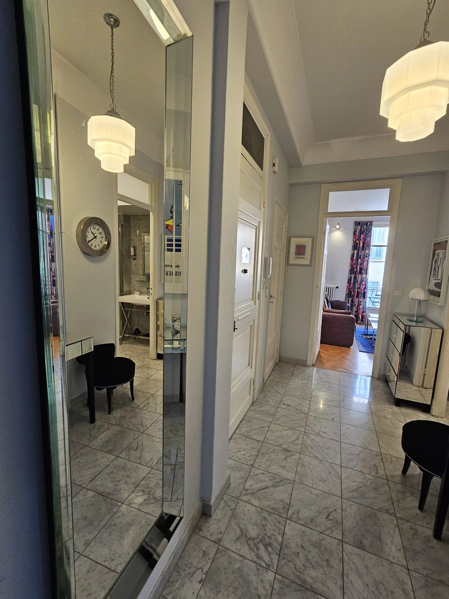 Spacious 2 room apartment in popular Carré d'Or