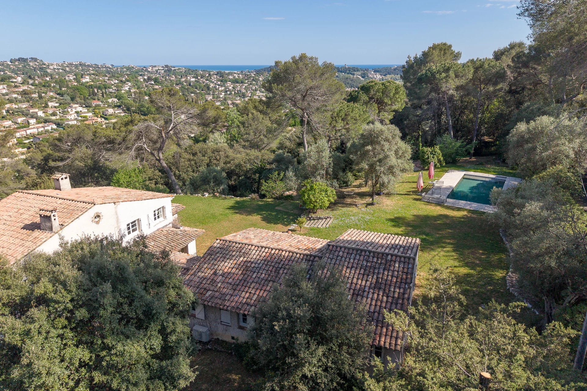 Charming Provençal property within walking distance of the village of La Colle-sur-Loup