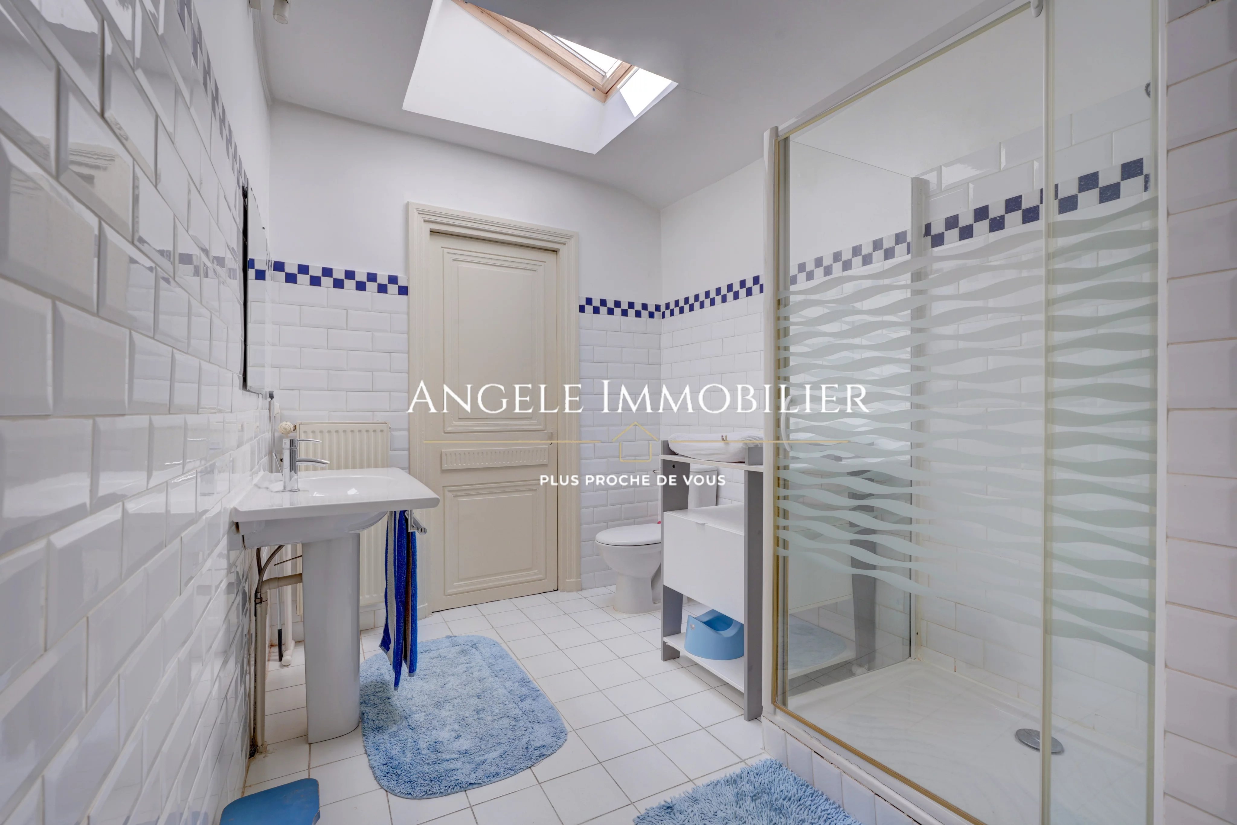 Écully. Idéalement située. Propriété de caractère fin XIXe avec piscine — photo 18