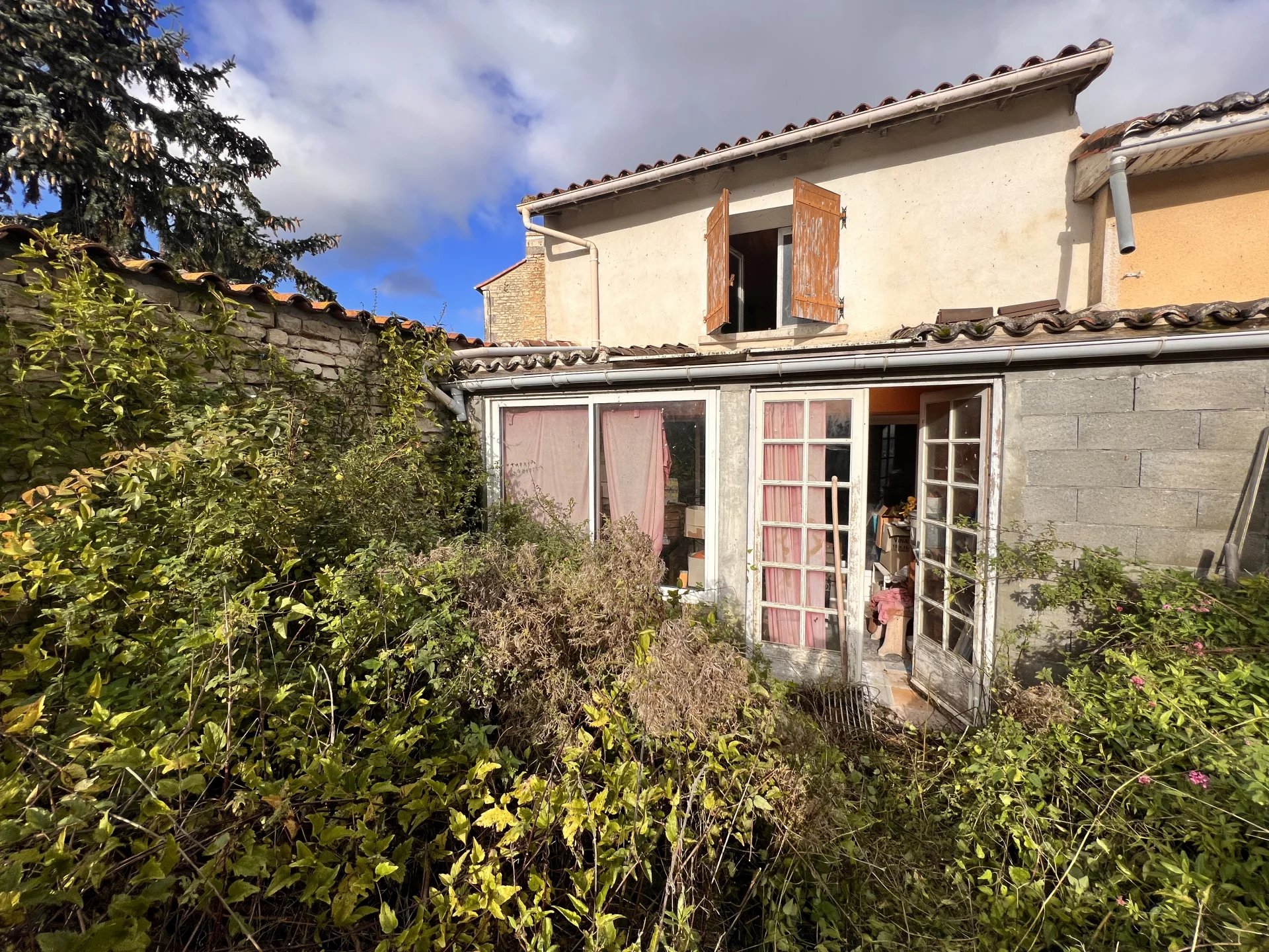 Maison de 2 chambres, située à 2 minutes d'Aigre