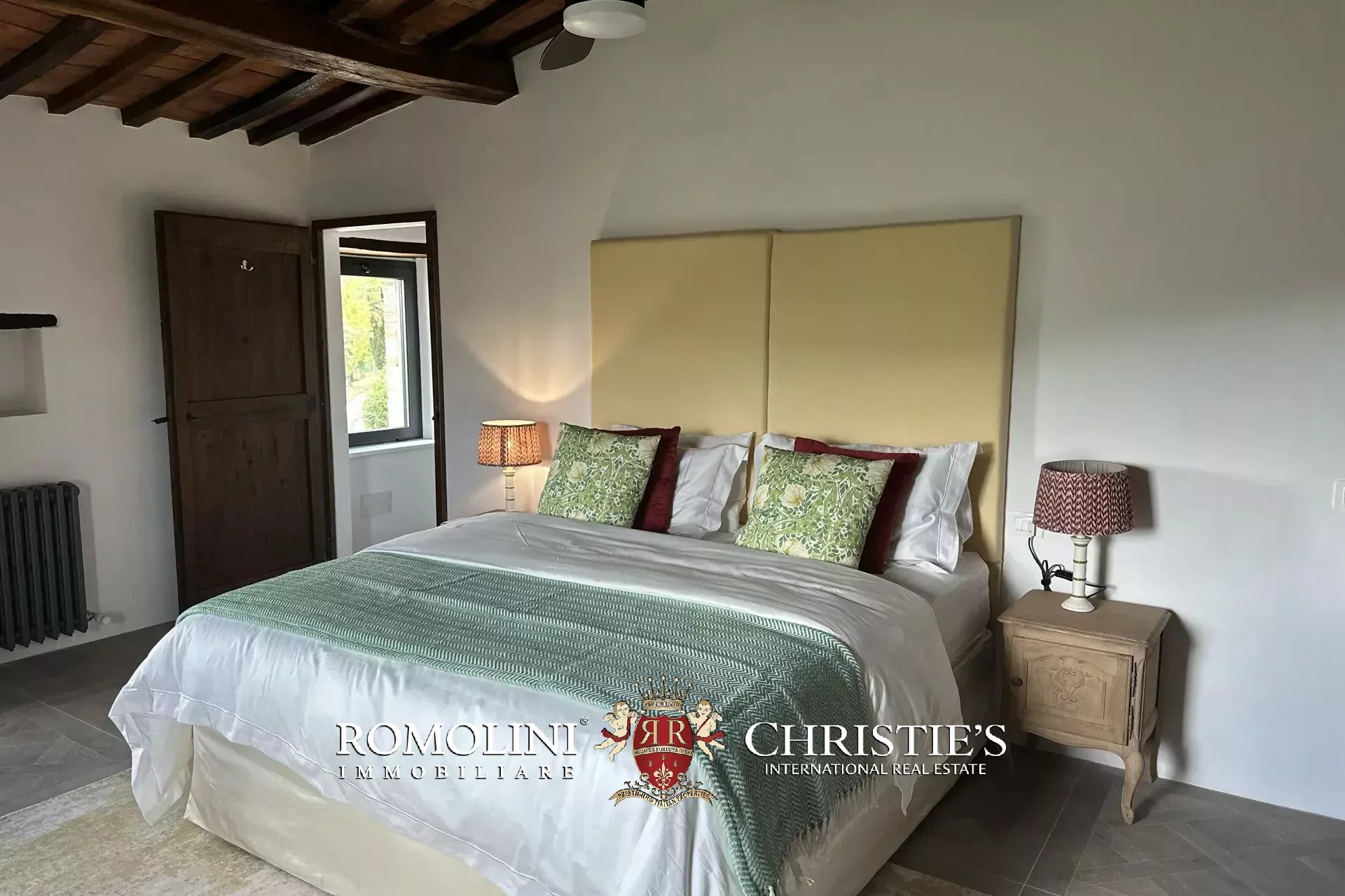  FINELY RESTORED RURAL COMPLEX FOR SALE IN UMBERTIDE UMBRIA