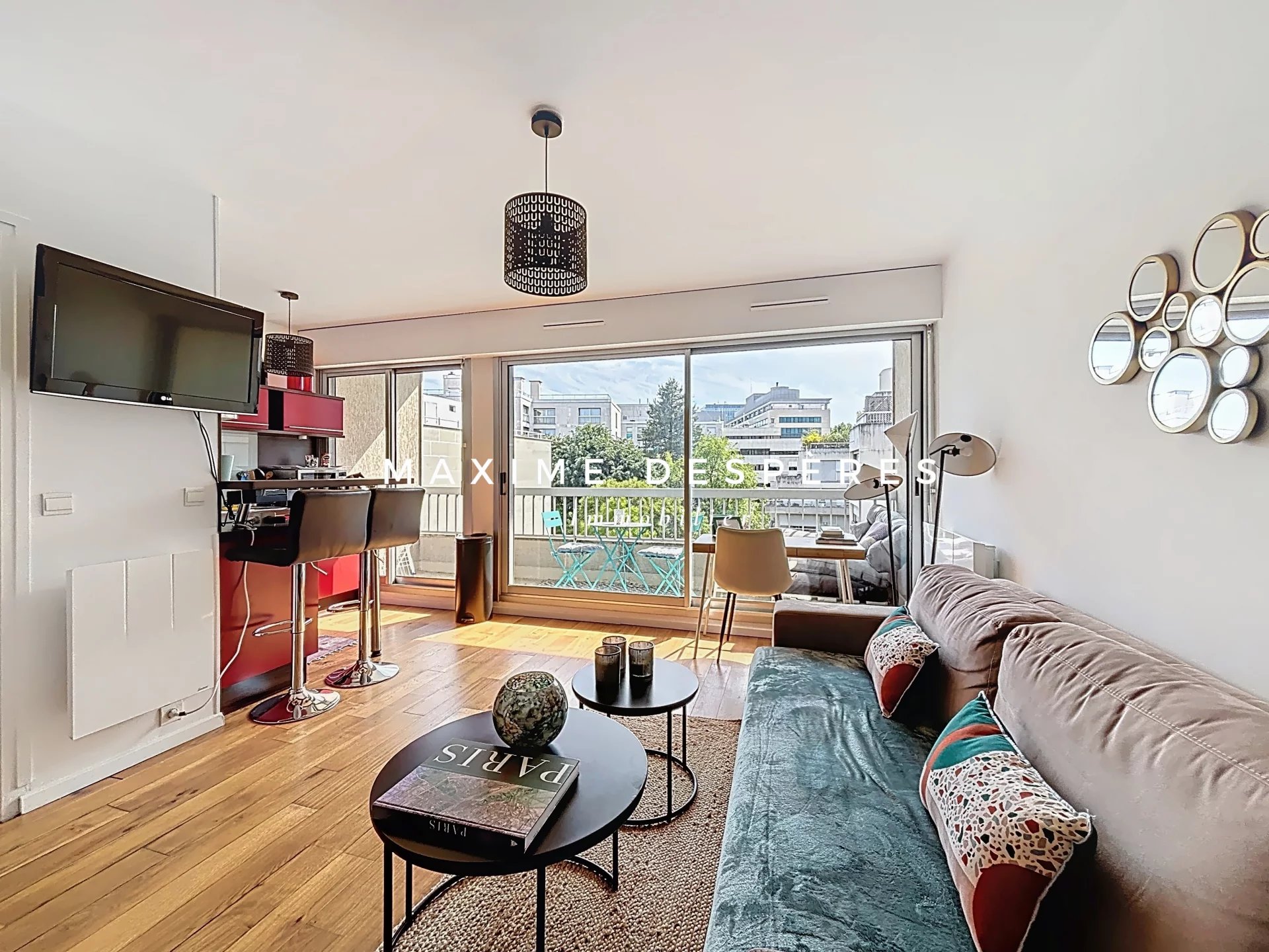 Neuilly - Pont de Neuilly - Grand Studio avec balcon