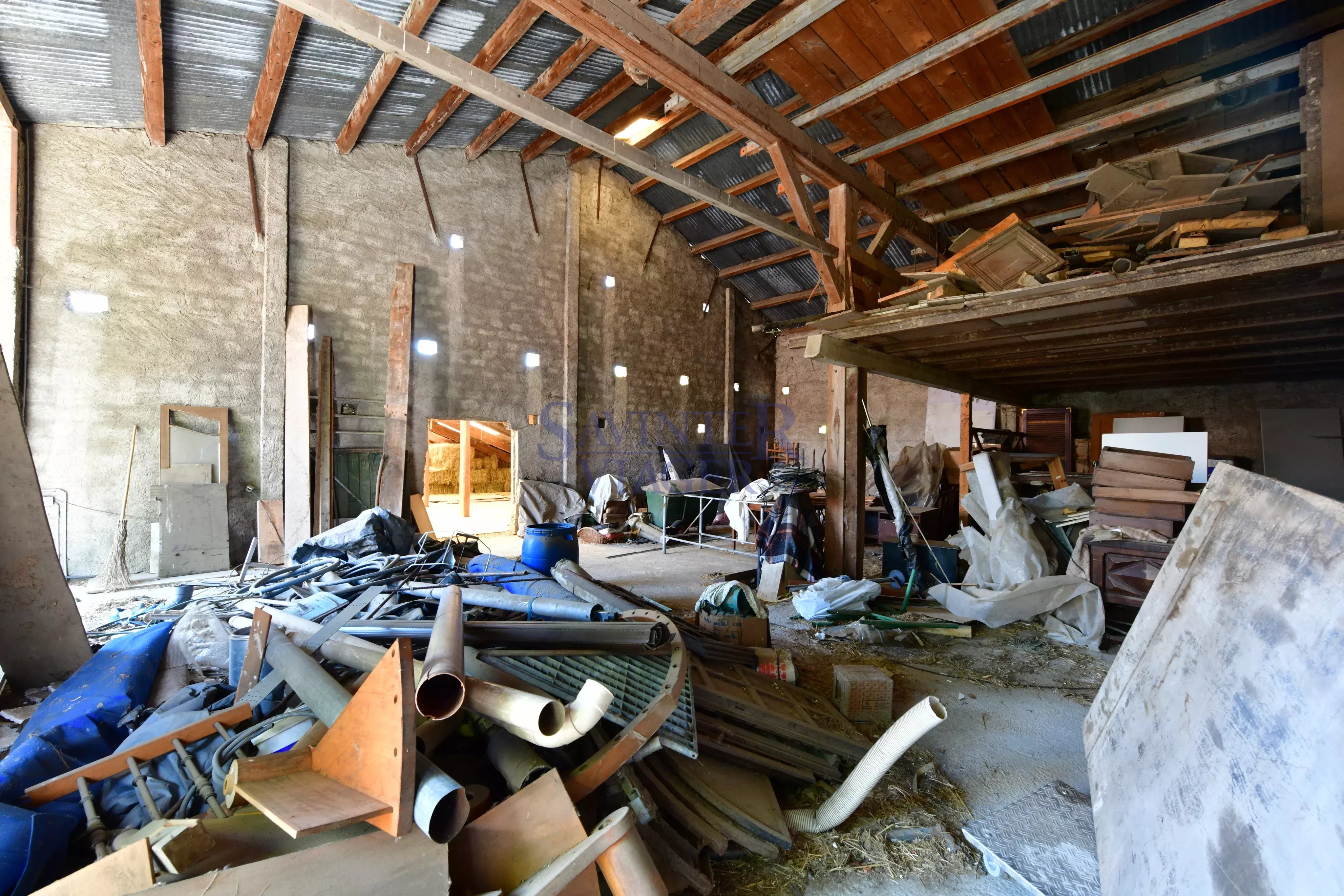 Demeure atypique avec installations équestres – Terrain de 16 832 m²