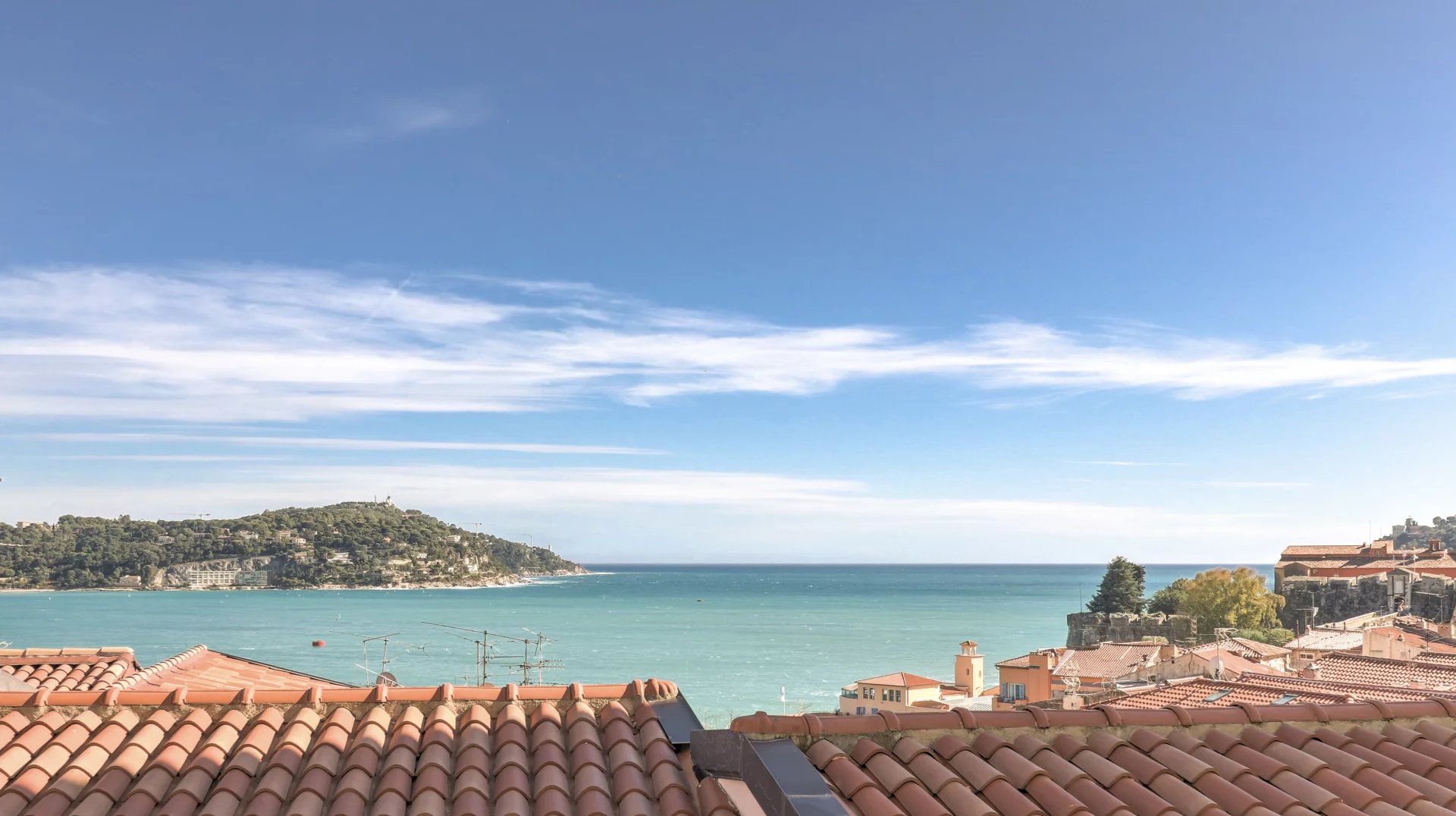 VILLEFRANCHE-SUR-MER- VIEILLE-VILLE - APPARTEMENT 3PIÈCES TERRASSE VUE MER