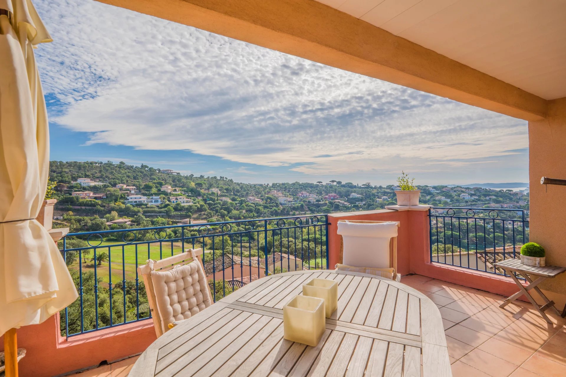 SAINTE MAXIME BEL APPARTEMENT AVEC VUE MER