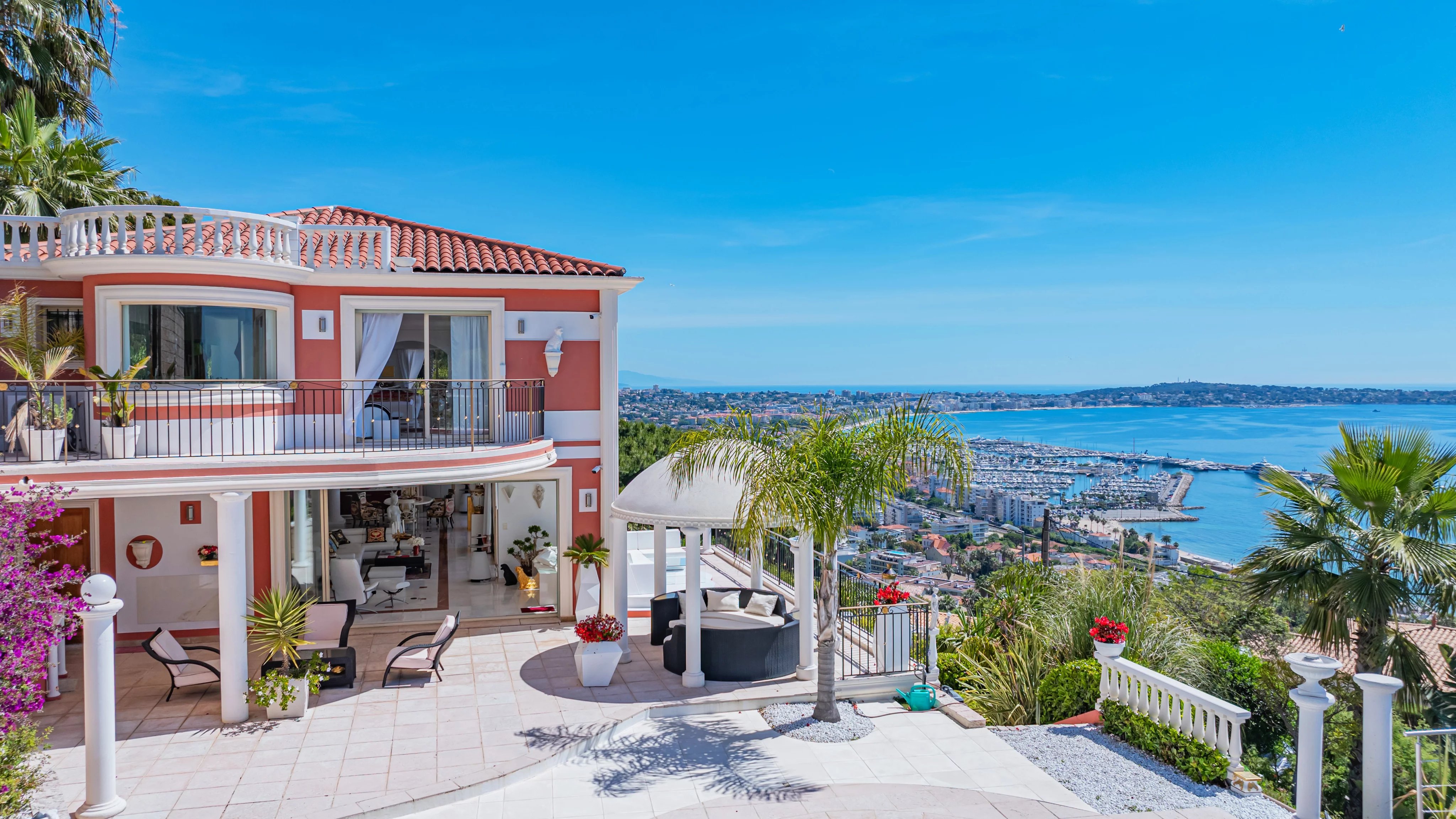 Superb Property - Panoramic sea view
