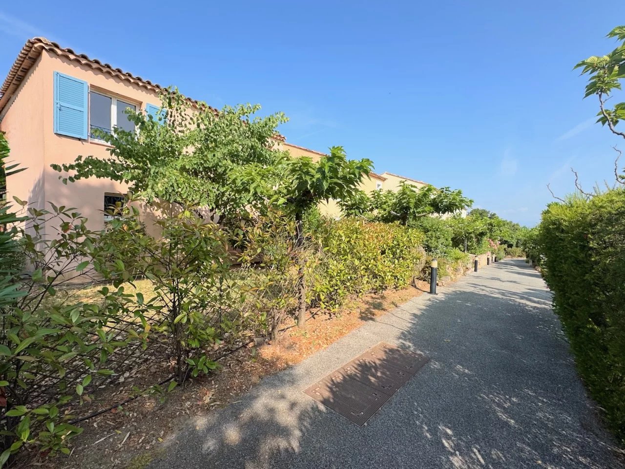 Roquebrune/s Argens, Villa -4 bedrooms -90m2- in luxury domaine, with pool & tennis