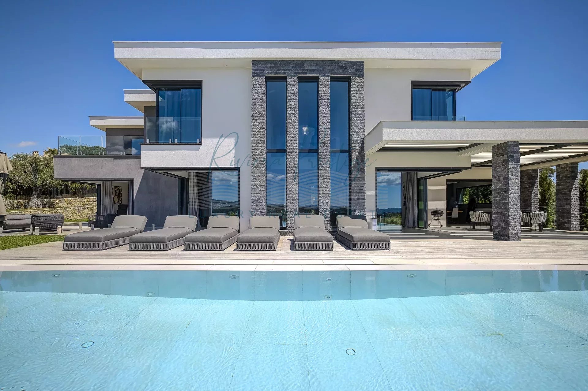 Agence immobilière de 