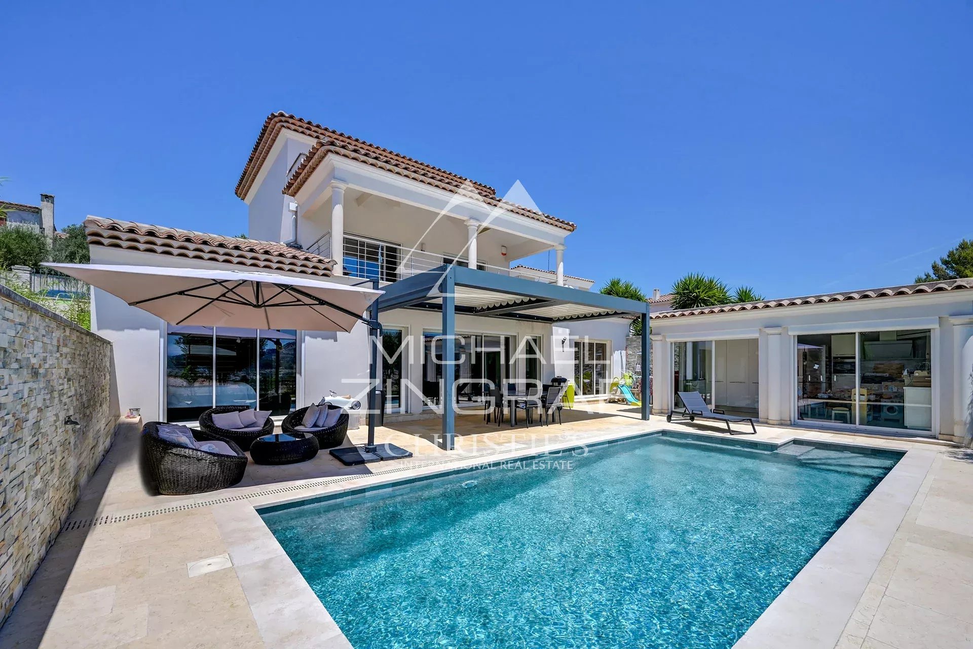 PLAN-DE-CUQUES, Maison familiale avec vue panoramique et piscine