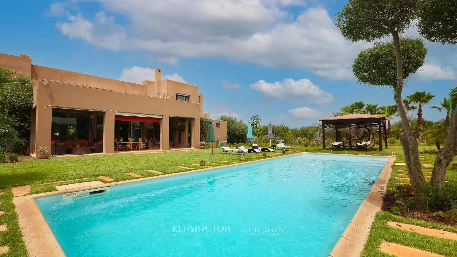 4 Bedroom Villa/Townhouse's Image 3