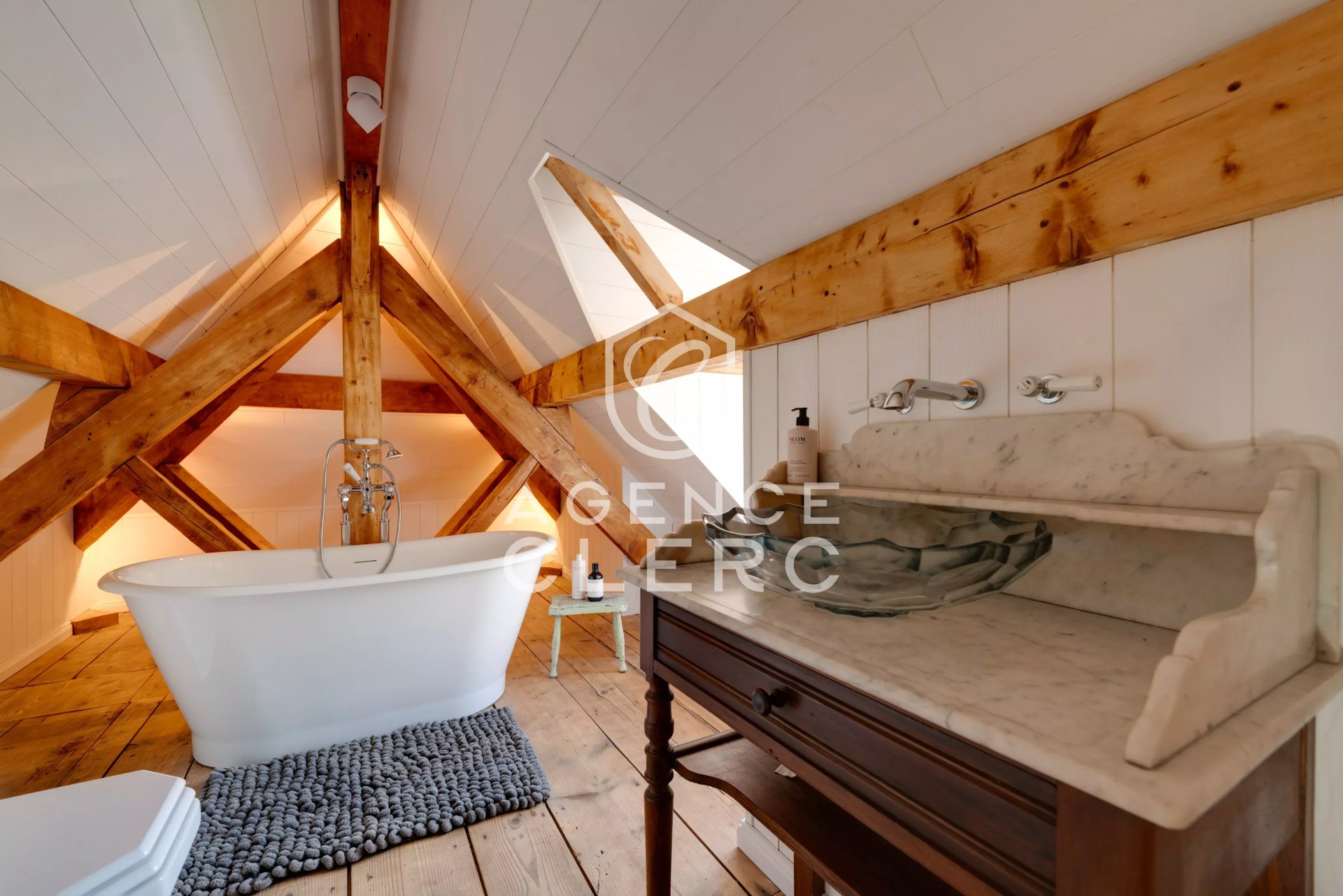 10 Bedroom Villa/Townhouse's Image 27
