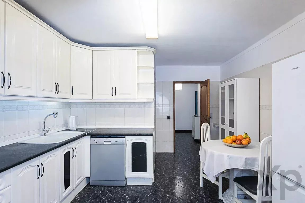2 Bedroom Apartment in Olhão with Balcony and Covered Terrace | Prime Location 86879591 image 13