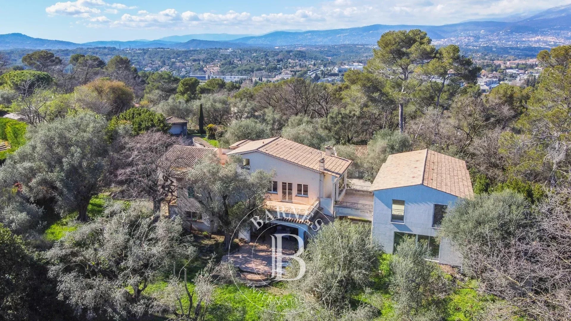 Mougins - Peyroues , Beautiful property with great potential