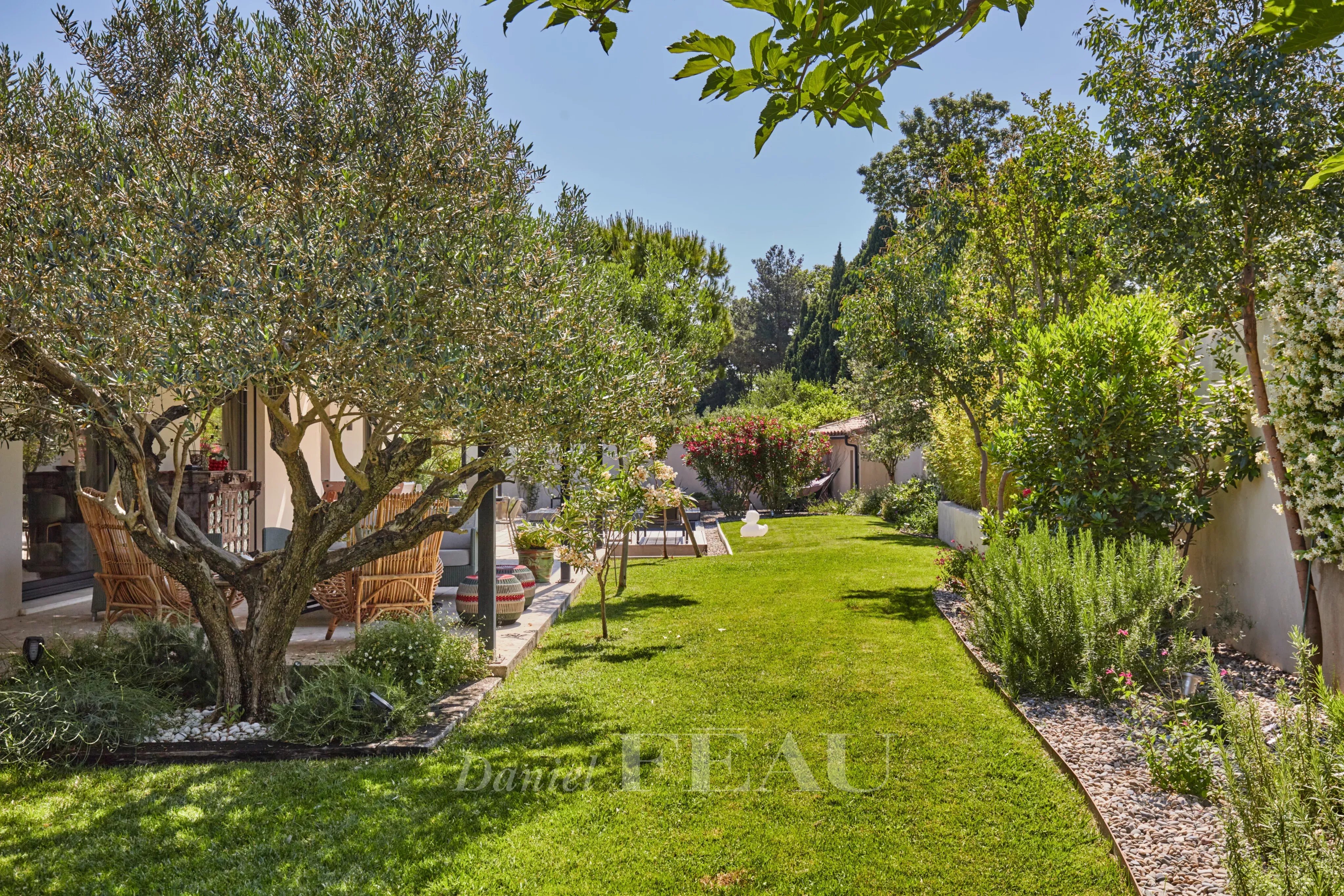 Sale House Paradou