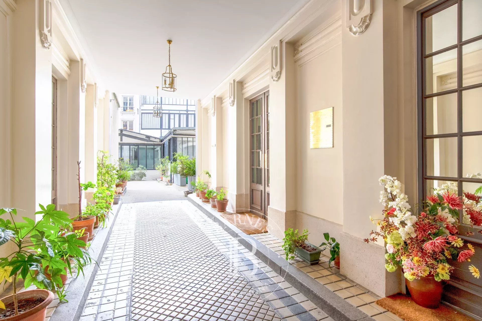 Apartment for sale - Paris 3 - 3 bedrooms - unobstructed views - lift - concierge - picture 18