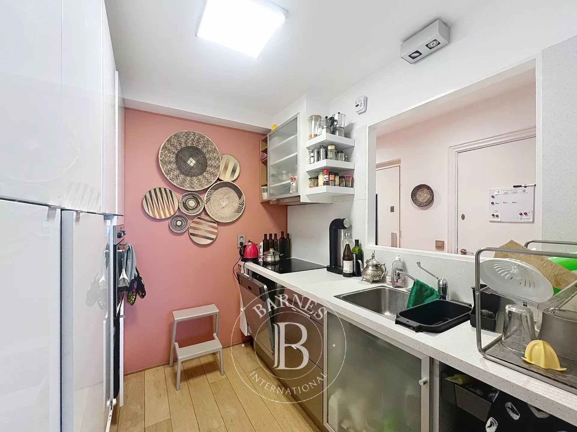 Beau Penthouse 1 chambre et 1 bureau avec grande terrasse