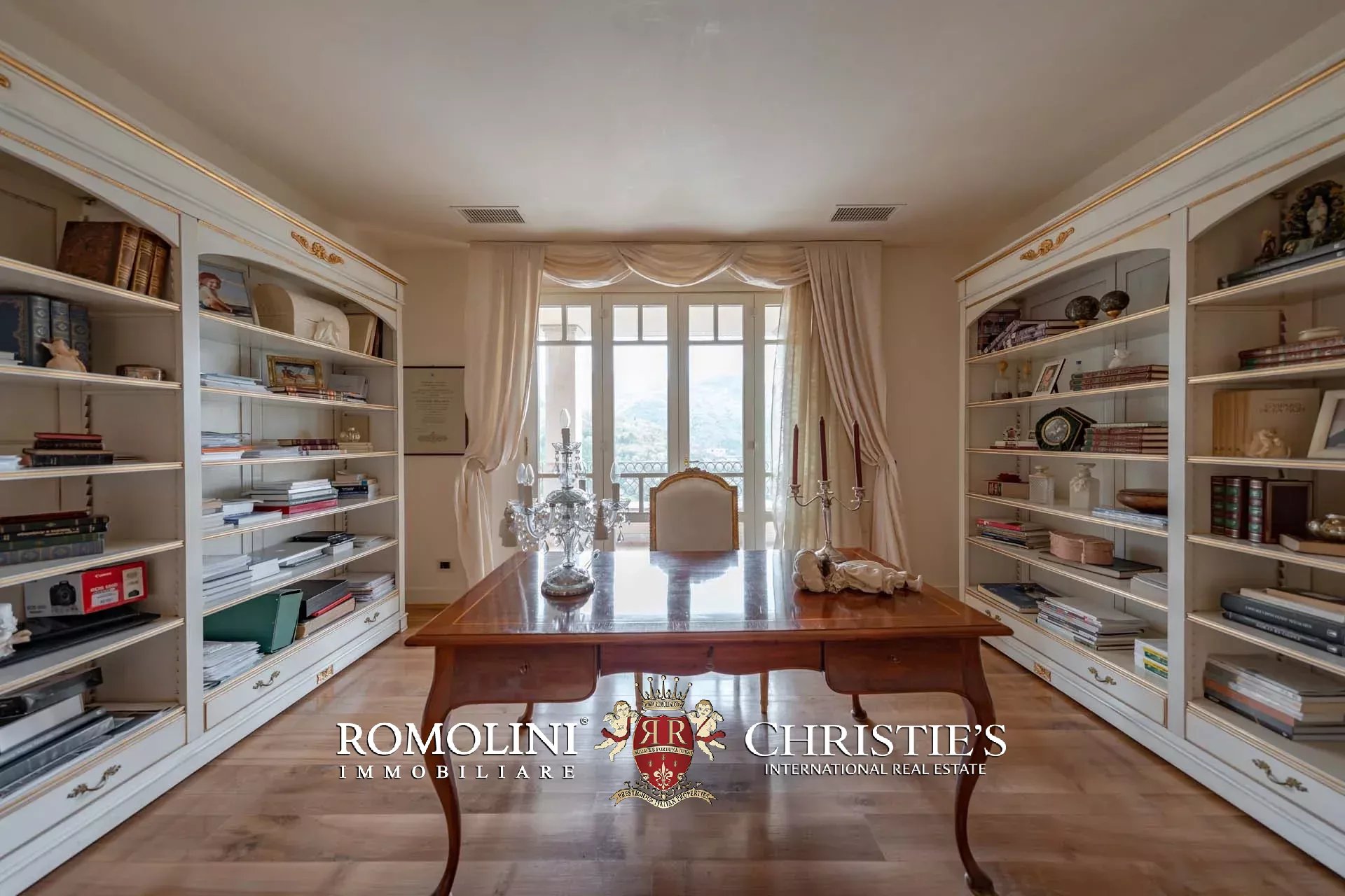 10 Bedroom Villa/Townhouse's Image 30