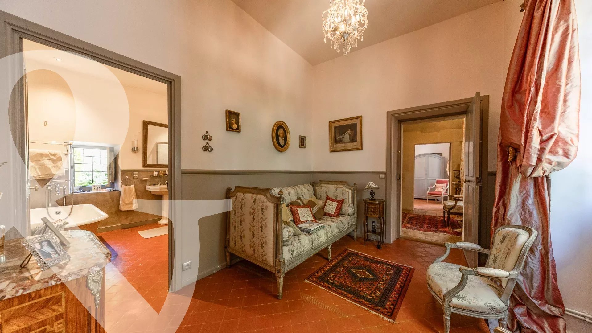 CHARME ET AUTHENTICITE