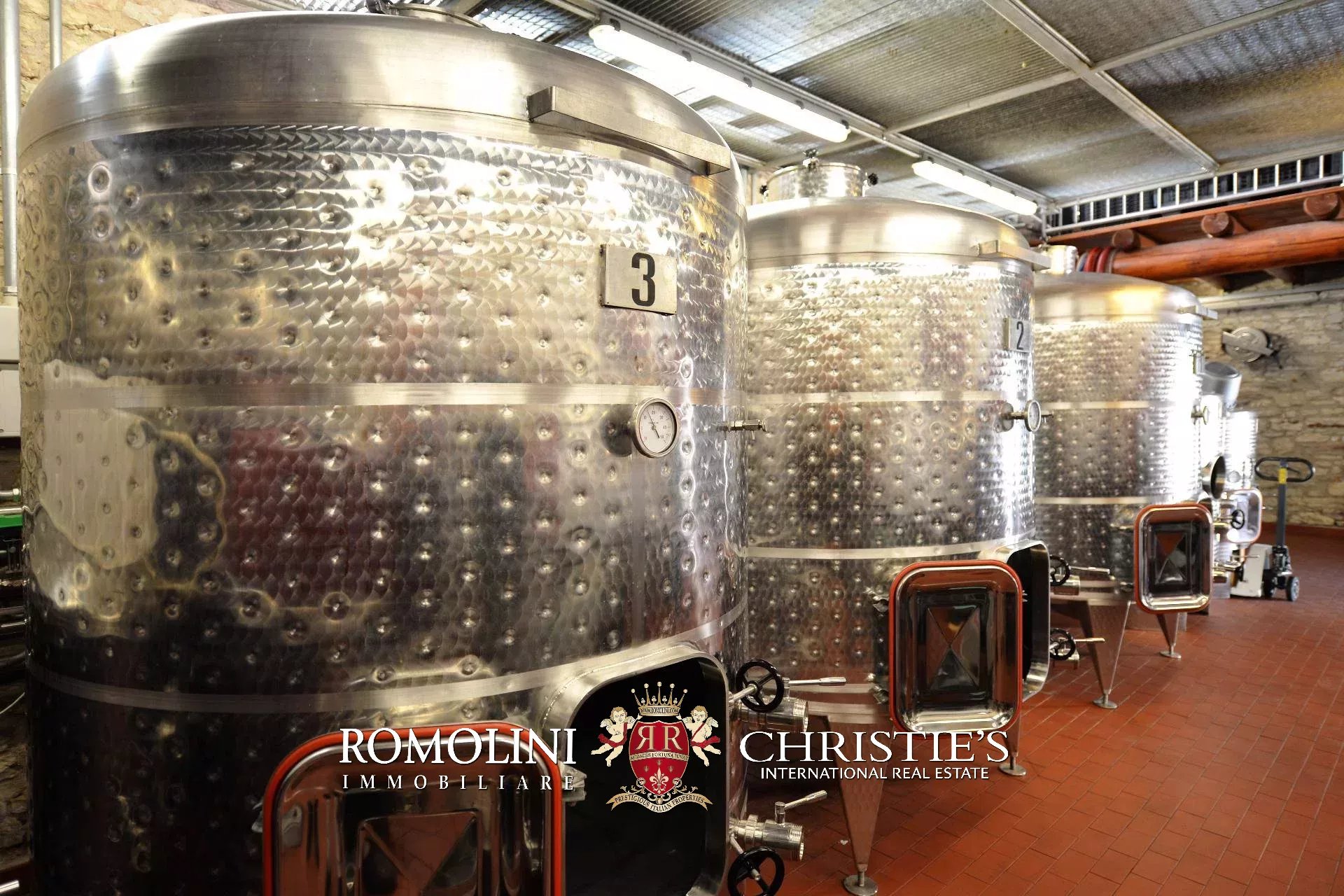 5 Bedroom Vineyard's Image 6