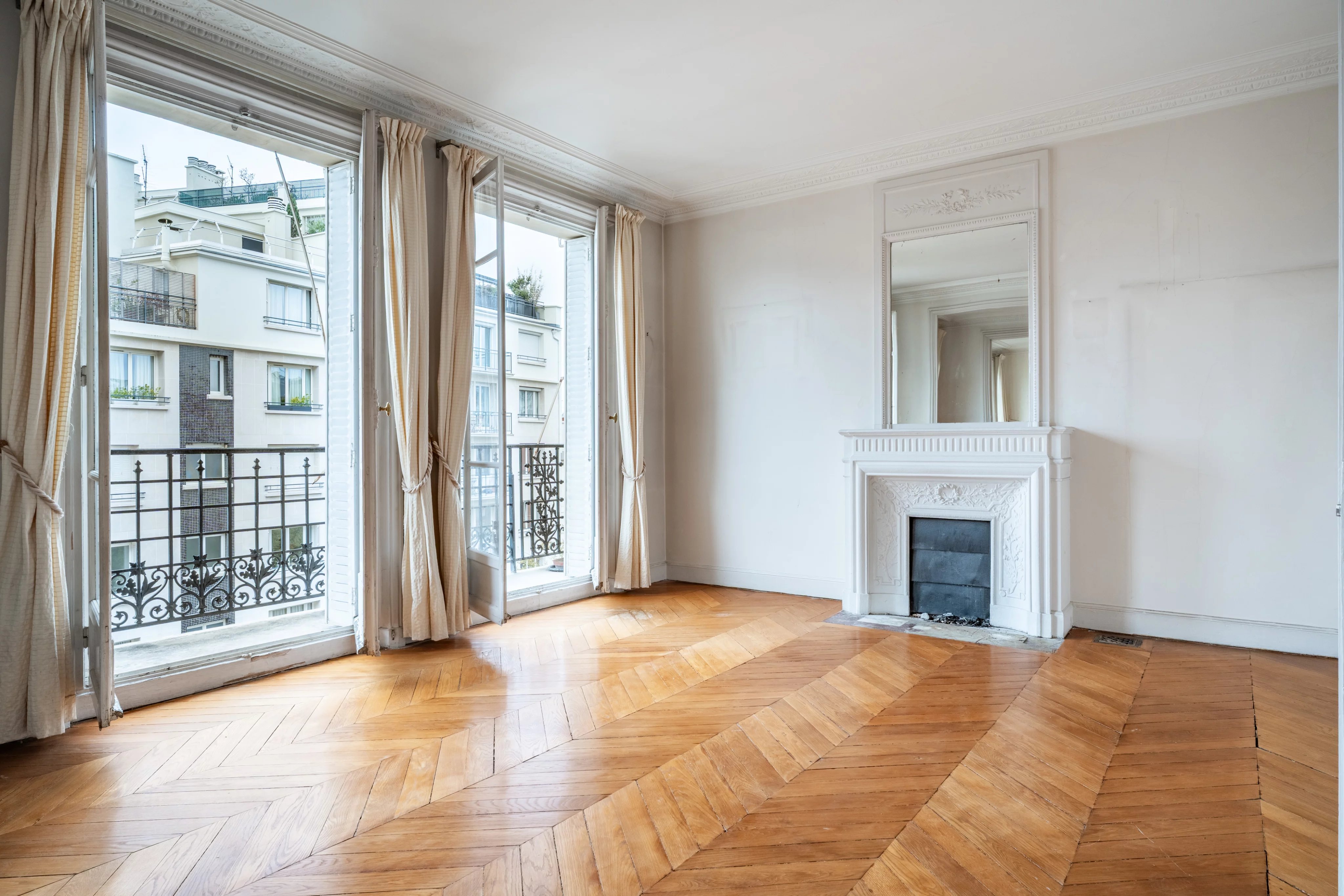 Sale Apartment Paris 16th